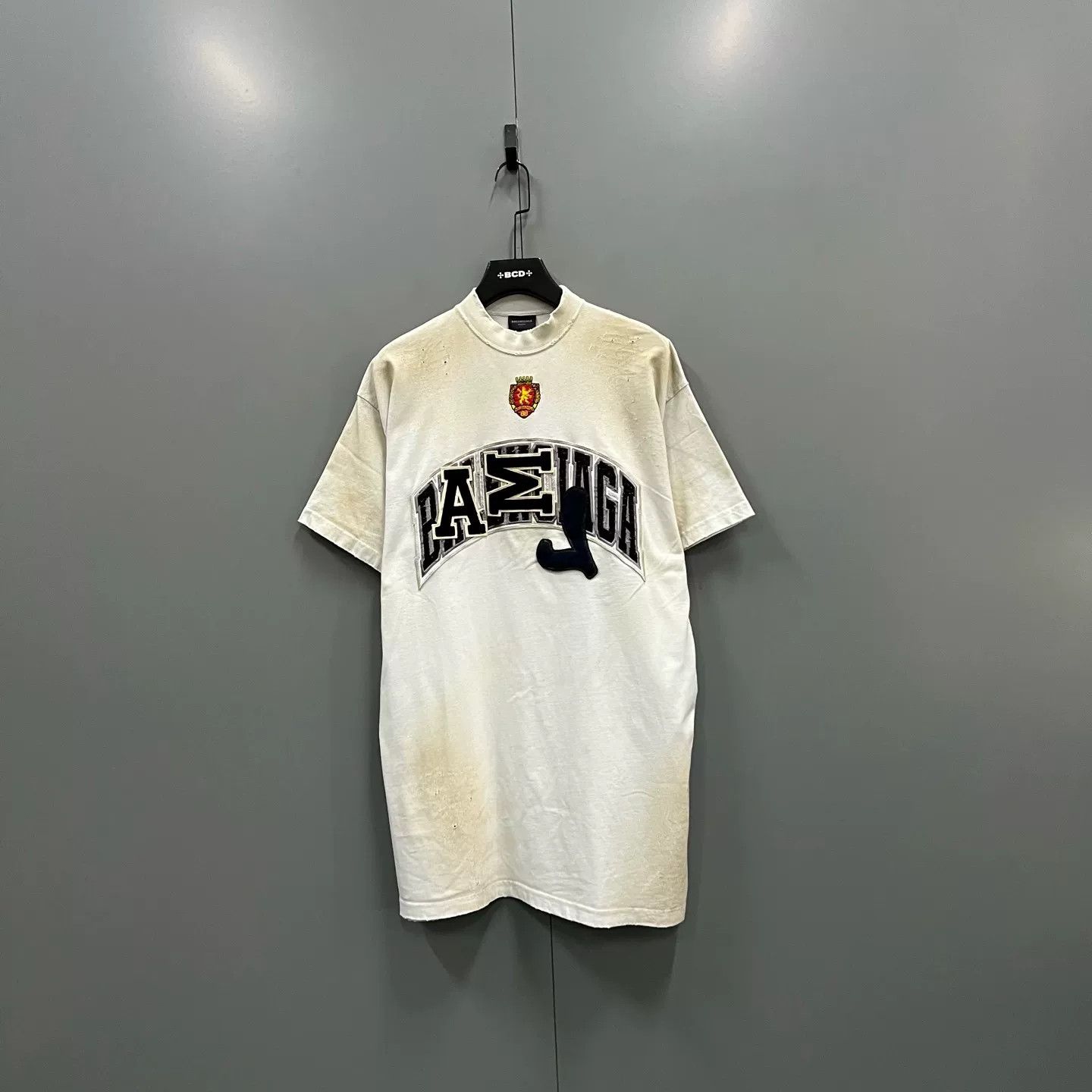 Balenciaga Balenciaga Distressed Crest Logo T-Shirt Size 1 Size US S / EU 44-46 / 1 - 2 Thumbnail