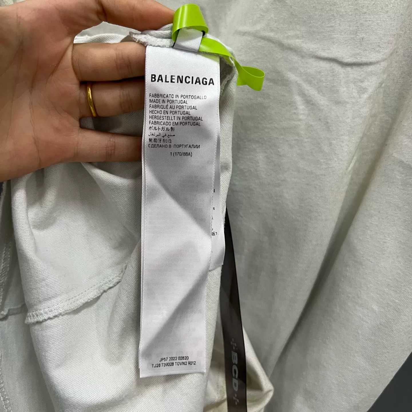 Balenciaga Balenciaga Distressed Crest Logo T-Shirt Size 1 Size US S / EU 44-46 / 1 - 5 Thumbnail