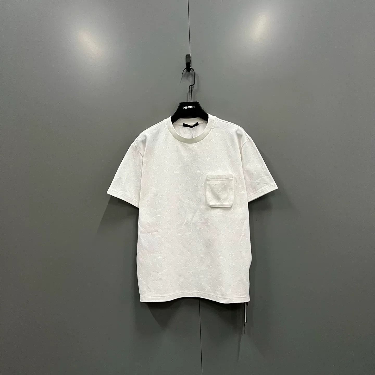 Louis Vuitton Louis Vuitton Monogram 3D Pocket T-Shirt L Size US L / EU 52-54 / 3 - 2 Thumbnail