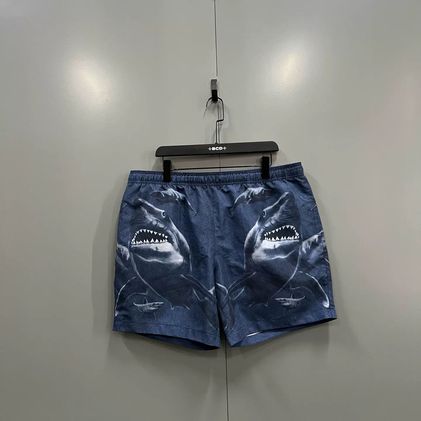 Burberry Burberry Shark Print Shorts XXS Size US 26 / EU 42 - 2 Thumbnail