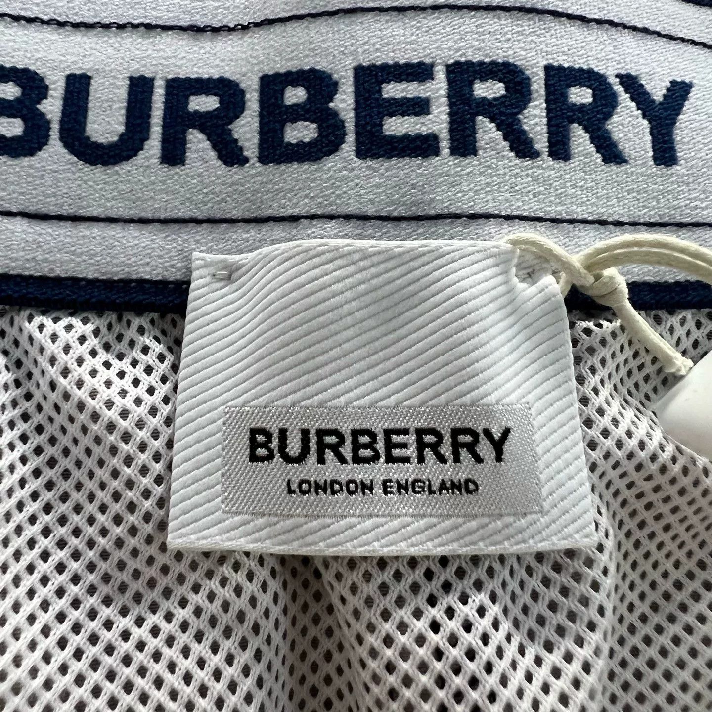 Burberry Burberry Shark Print Shorts XXS Size US 26 / EU 42 - 4 Thumbnail