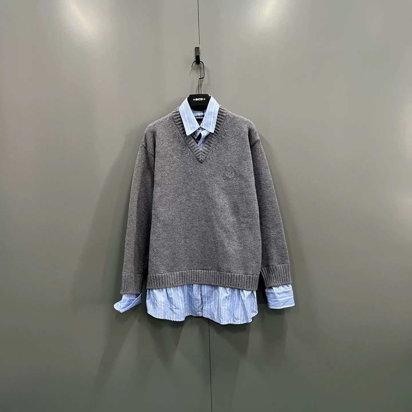 Balenciaga Balenciaga Layered V-Neck Knit Sweater Size M Size US M / EU 48-50 / 2 - 2 Thumbnail