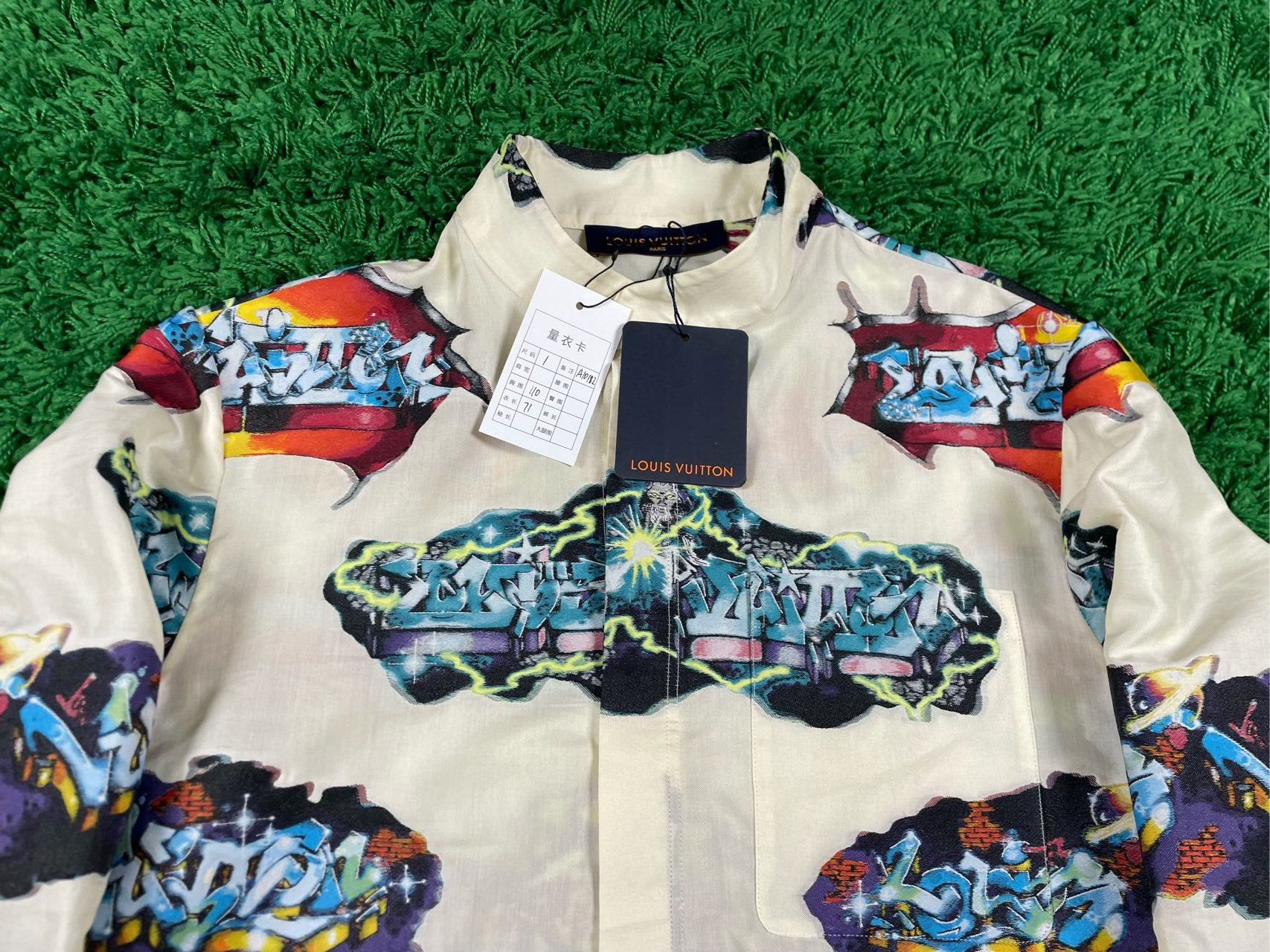 Louis Vuitton Louis Vuitton Graffiti Print Shirt S Size US S / EU 44-46 / 1 - 4 Thumbnail