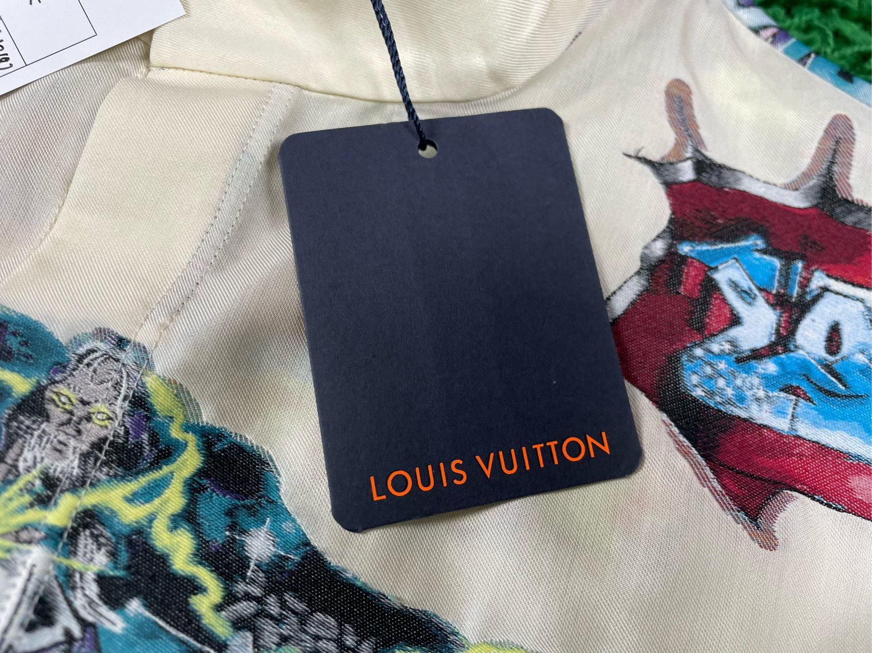 Louis Vuitton Louis Vuitton Graffiti Print Shirt S Size US S / EU 44-46 / 1 - 5 Thumbnail