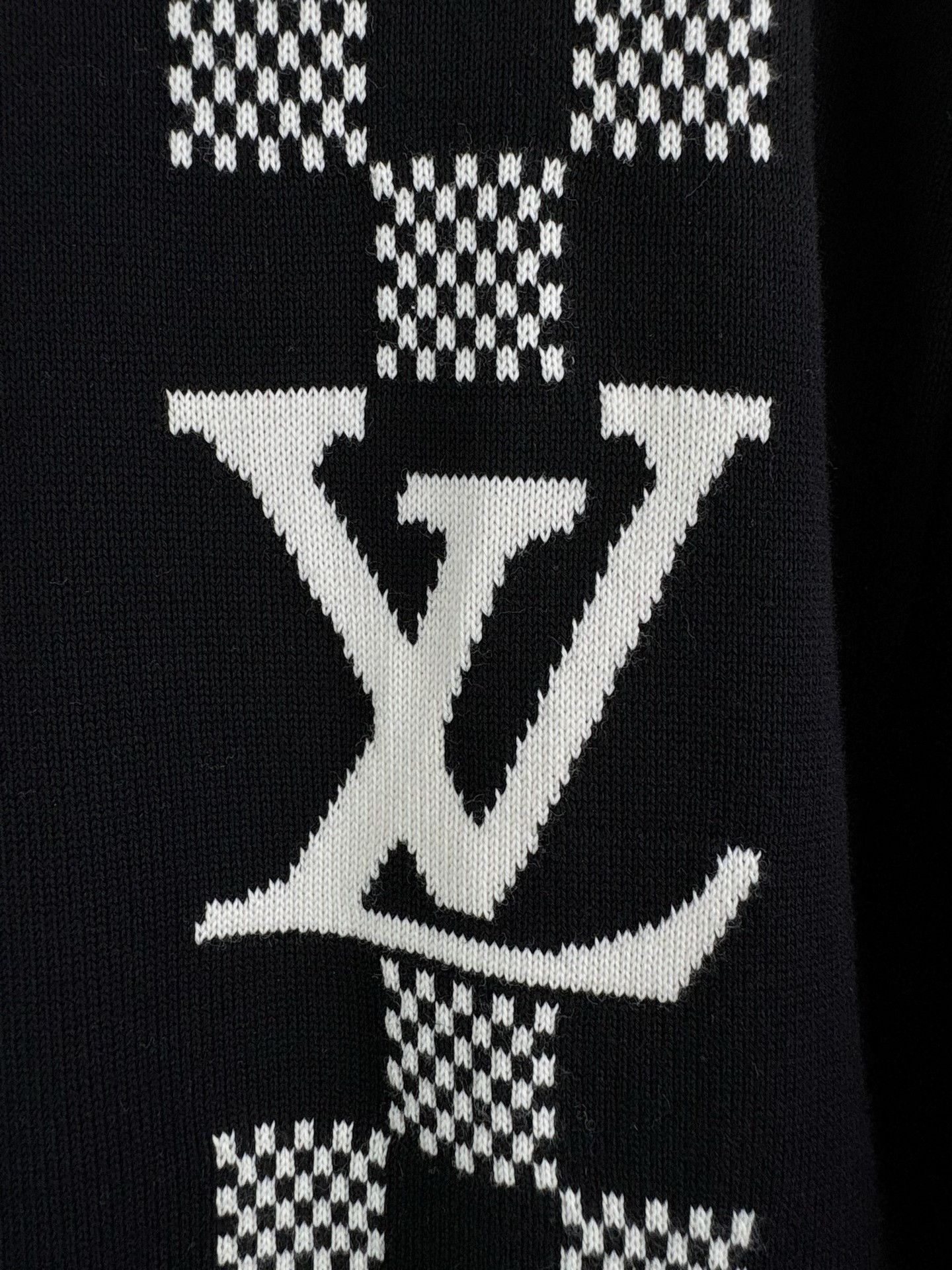 Louis Vuitton Louis Vuitton Damier Racing Logo Knit T-Shirt XL Size US XL / EU 56 / 4 - 4 Thumbnail