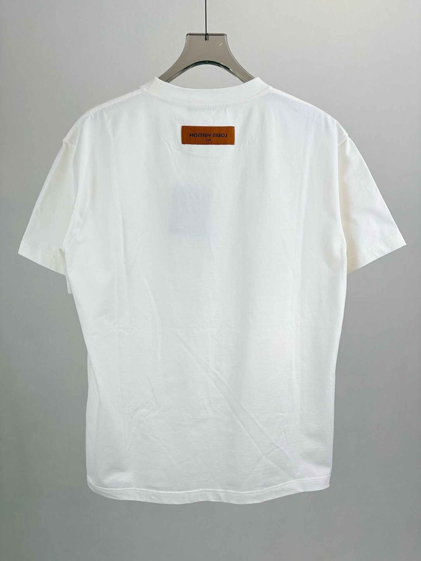Louis Vuitton Louis Vuitton Embossed LV Logo T-Shirt L Size US L / EU 52-54 / 3 - 3 Thumbnail