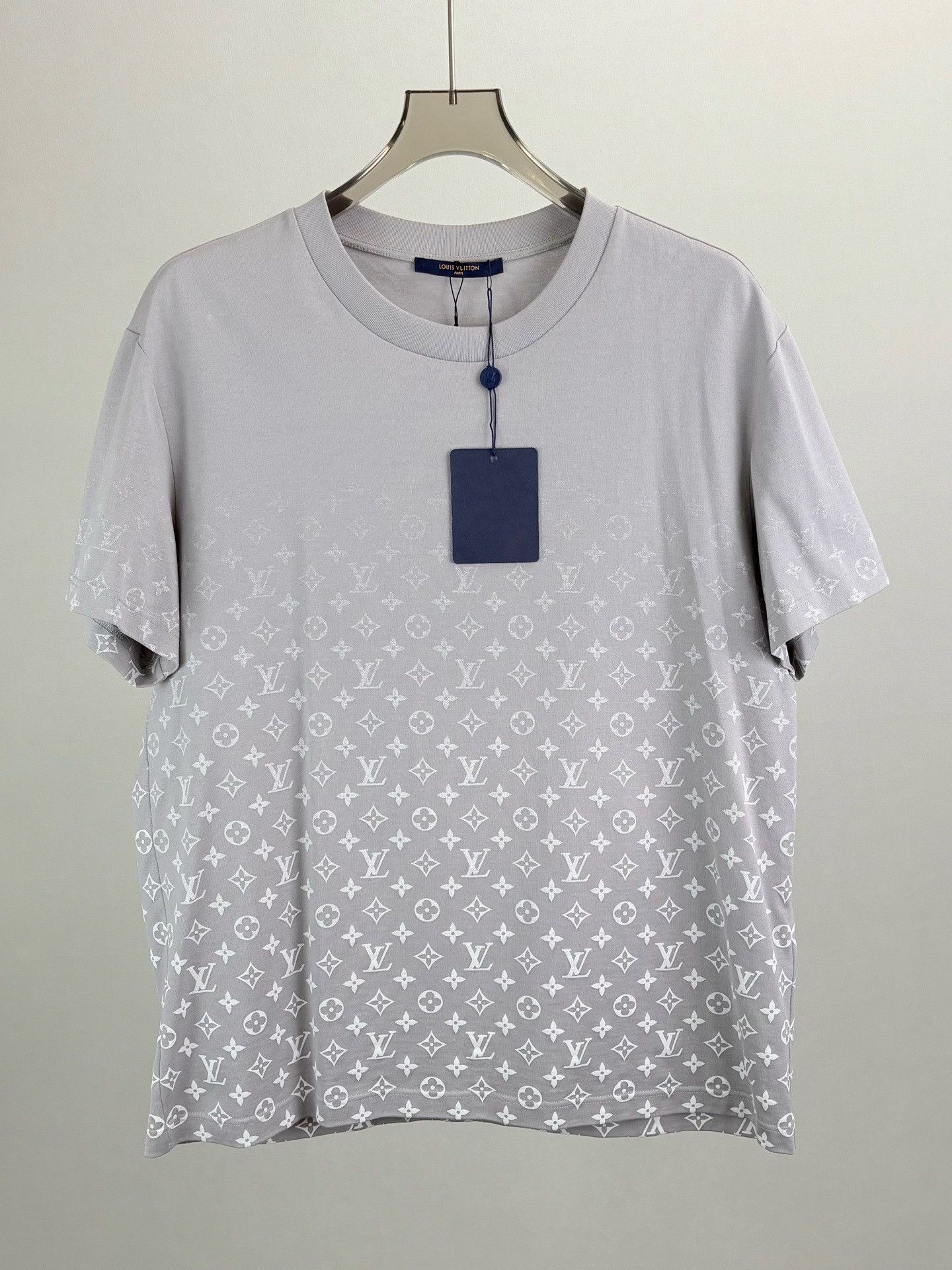 Louis Vuitton Louis Vuitton Gradient Monogram T-Shirt XL Size US XL / EU 56 / 4 - 2 Thumbnail
