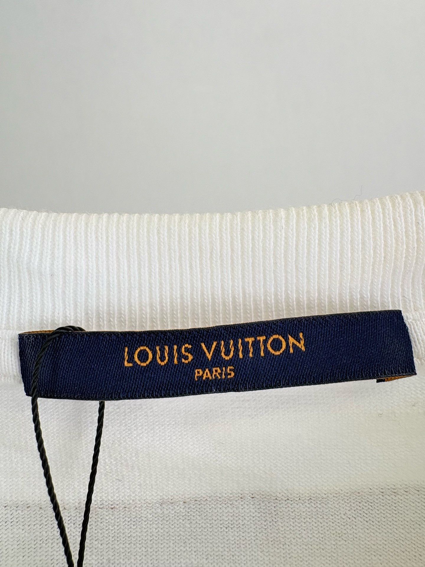 Louis Vuitton Louis Vuitton Script Logo Embroidered T-Shirt XL Size US XL / EU 56 / 4 - 6 Thumbnail