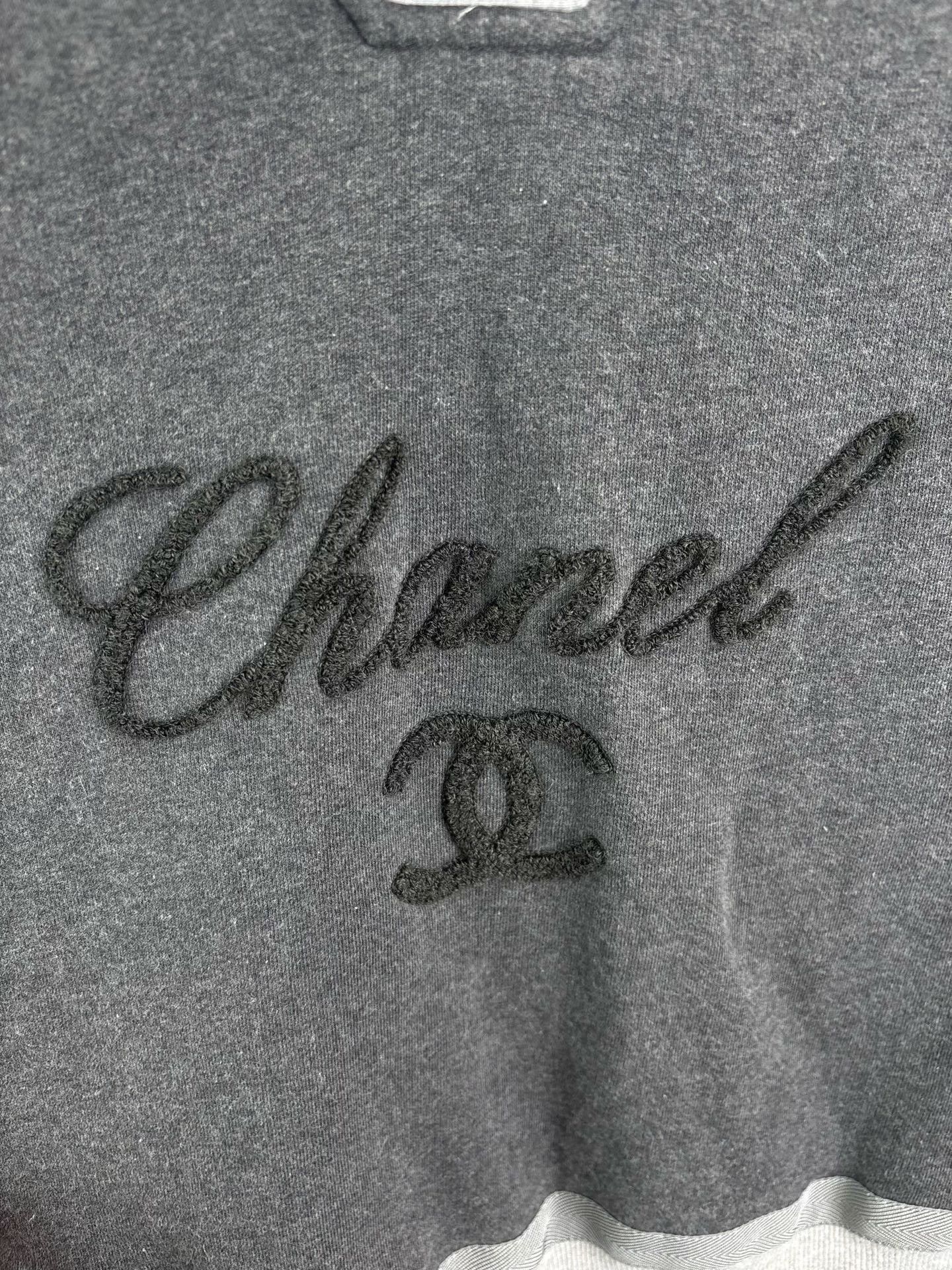 Chanel Chanel Gray Logo Knit Top Size 36 Size XS / US 0-2 / IT 36-38 - 4 Thumbnail