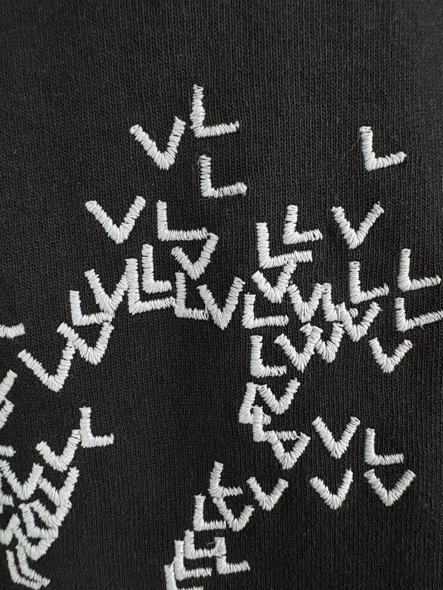 Louis Vuitton Louis Vuitton Paper Plane All-Over Logo T-Shirt XL Size US XL / EU 56 / 4 - 4 Thumbnail