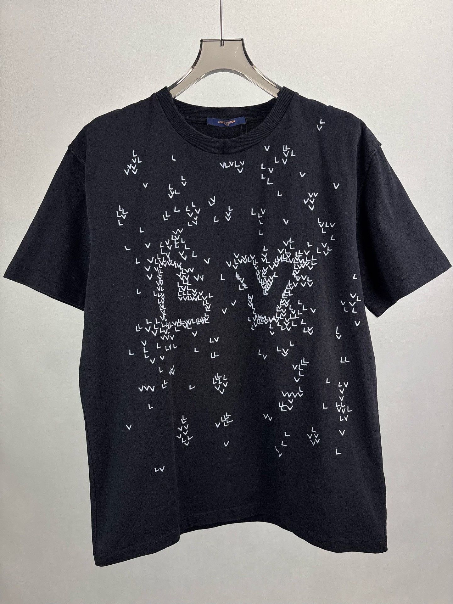 Louis Vuitton Louis Vuitton Paper Plane All-Over Logo T-Shirt XL Size US XL / EU 56 / 4 - 2 Thumbnail