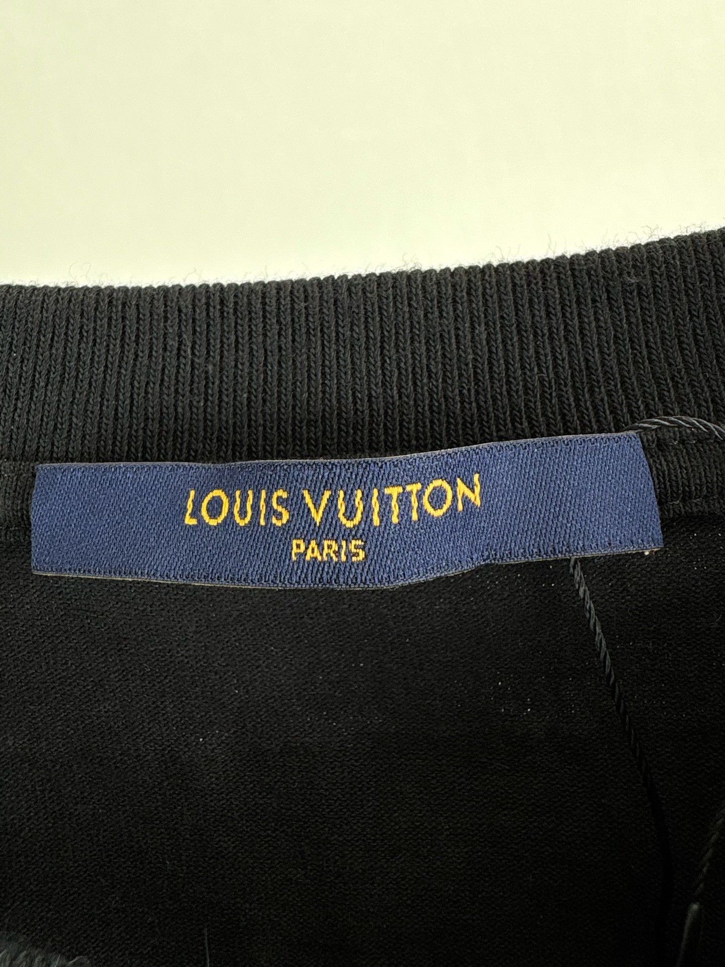 Louis Vuitton Louis Vuitton Paper Plane All-Over Logo T-Shirt XL Size US XL / EU 56 / 4 - 6 Thumbnail