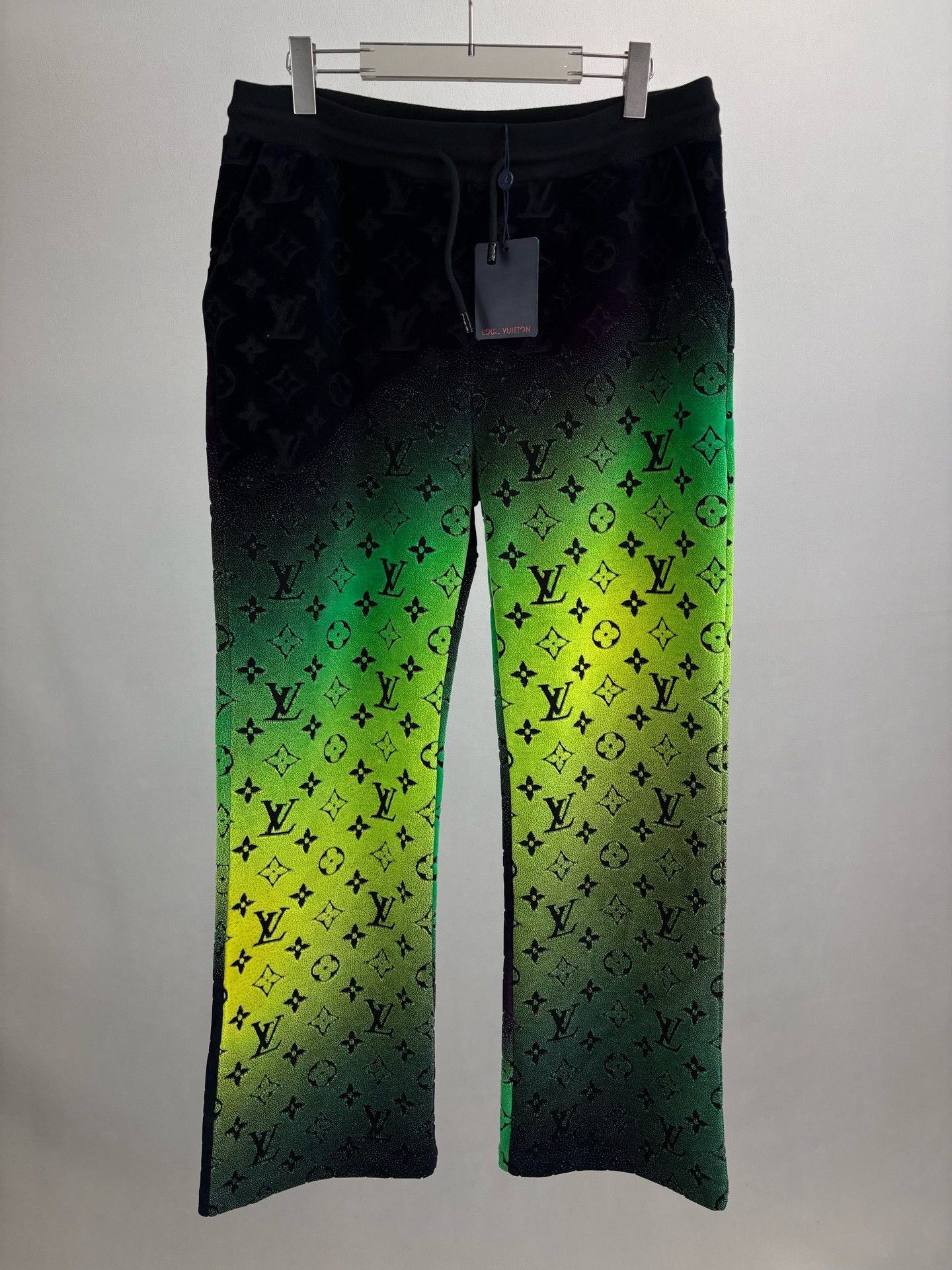 Louis Vuitton Louis Vuitton Monogram Flocked Gradient Sweatpants L Size US 34 / EU 50 - 2 Thumbnail