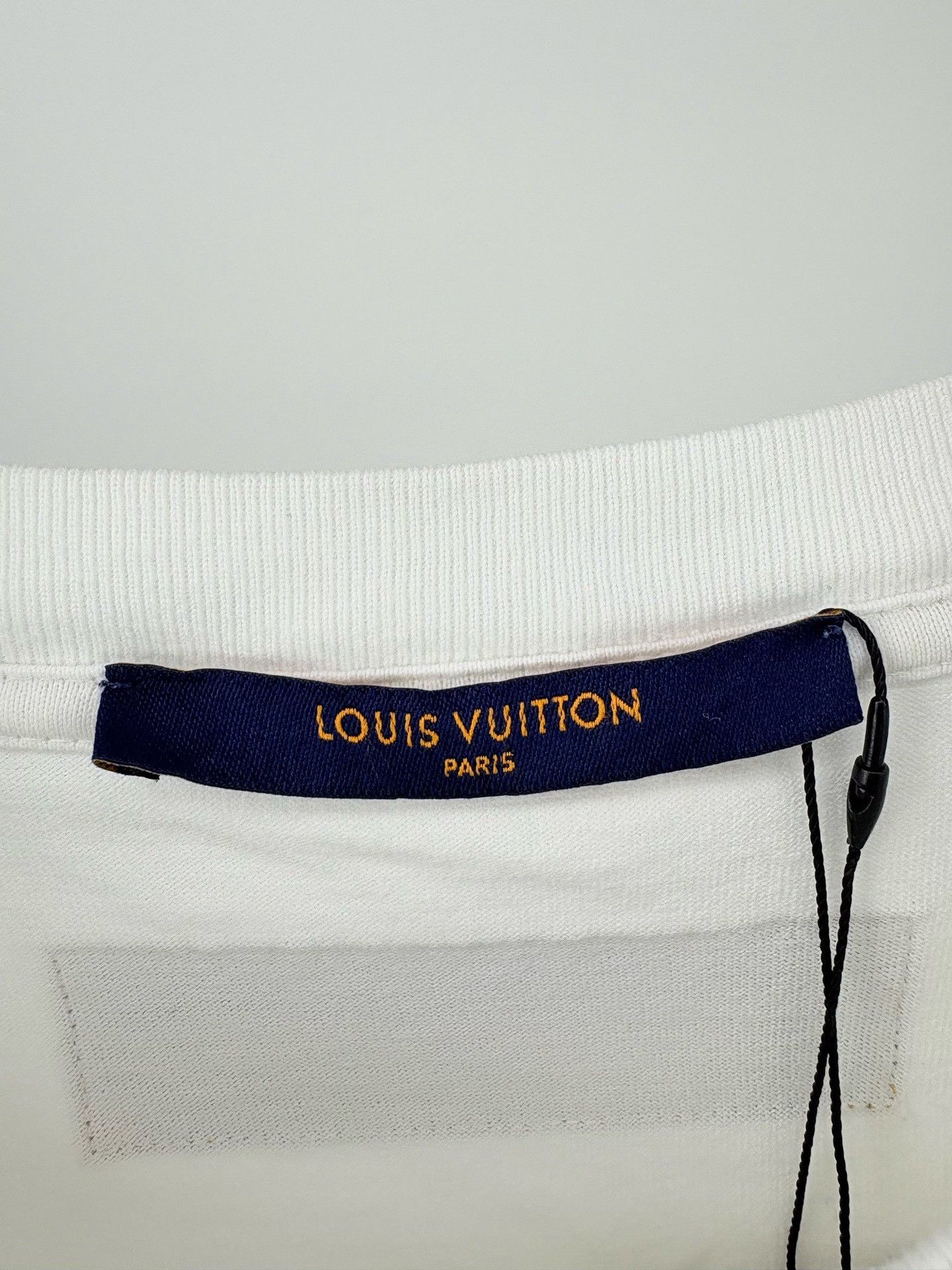Louis Vuitton Louis Vuitton Room Graphic Print T-Shirt Size S Size US S / EU 44-46 / 1 - 5 Thumbnail