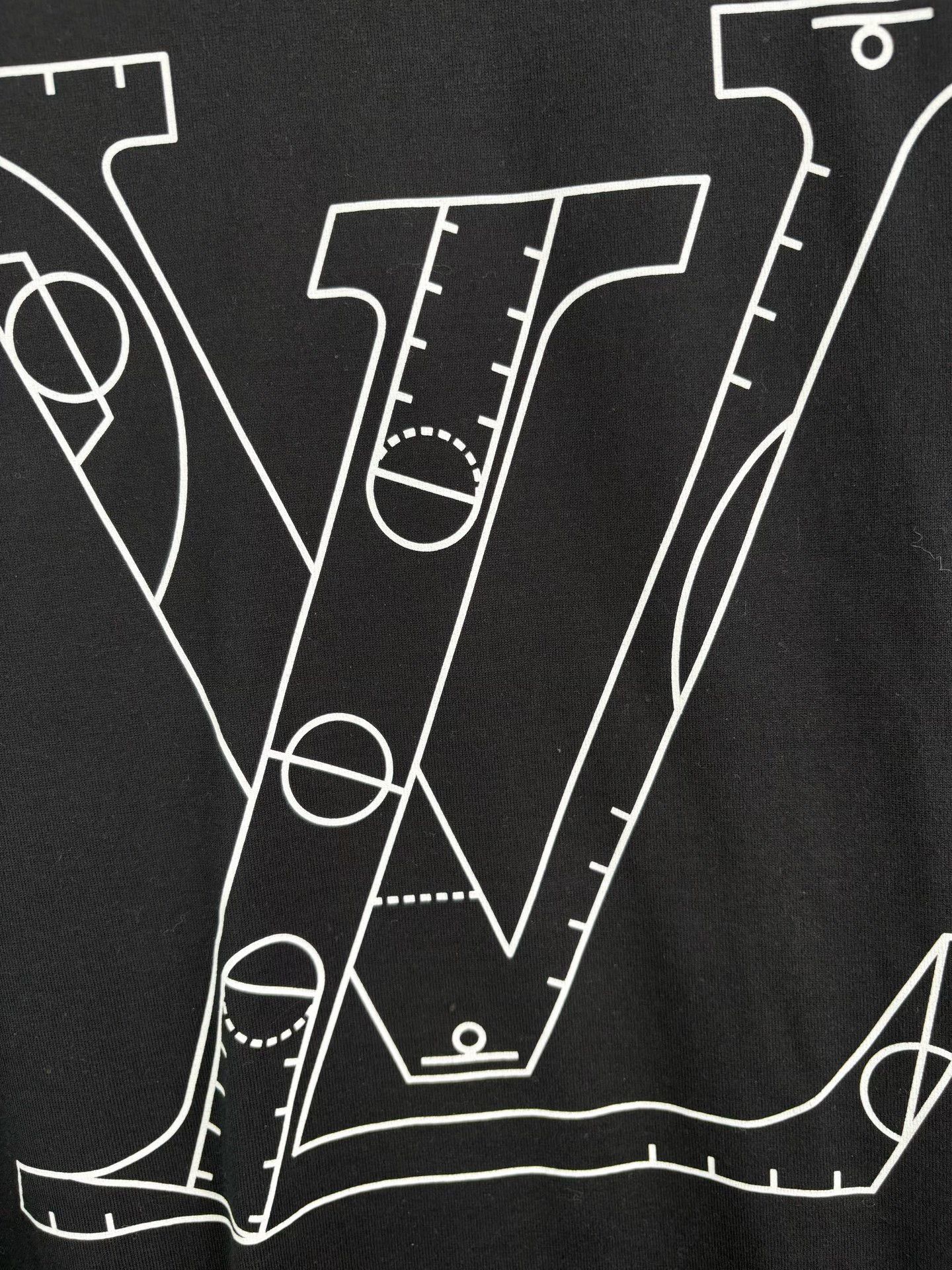 Louis Vuitton Louis Vuitton x NBA Basketball Logo Print T-Shirt US XXL Size US XXL / EU 58 / 5 - 4 Thumbnail