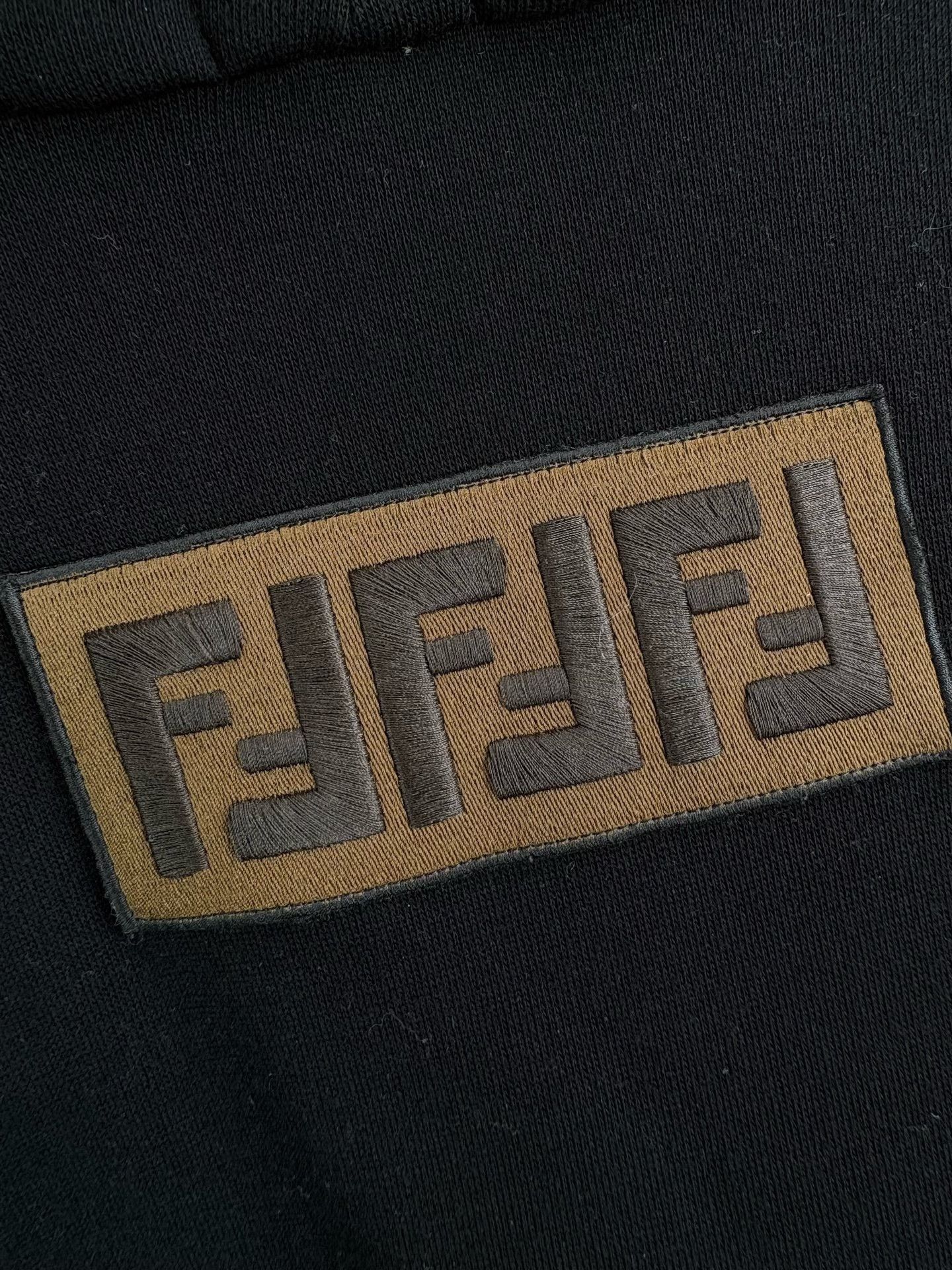 Fendi Fendi Embroidered FF Patch Hoodie Size 54 Size US L / EU 52-54 / 3 - 4 Thumbnail