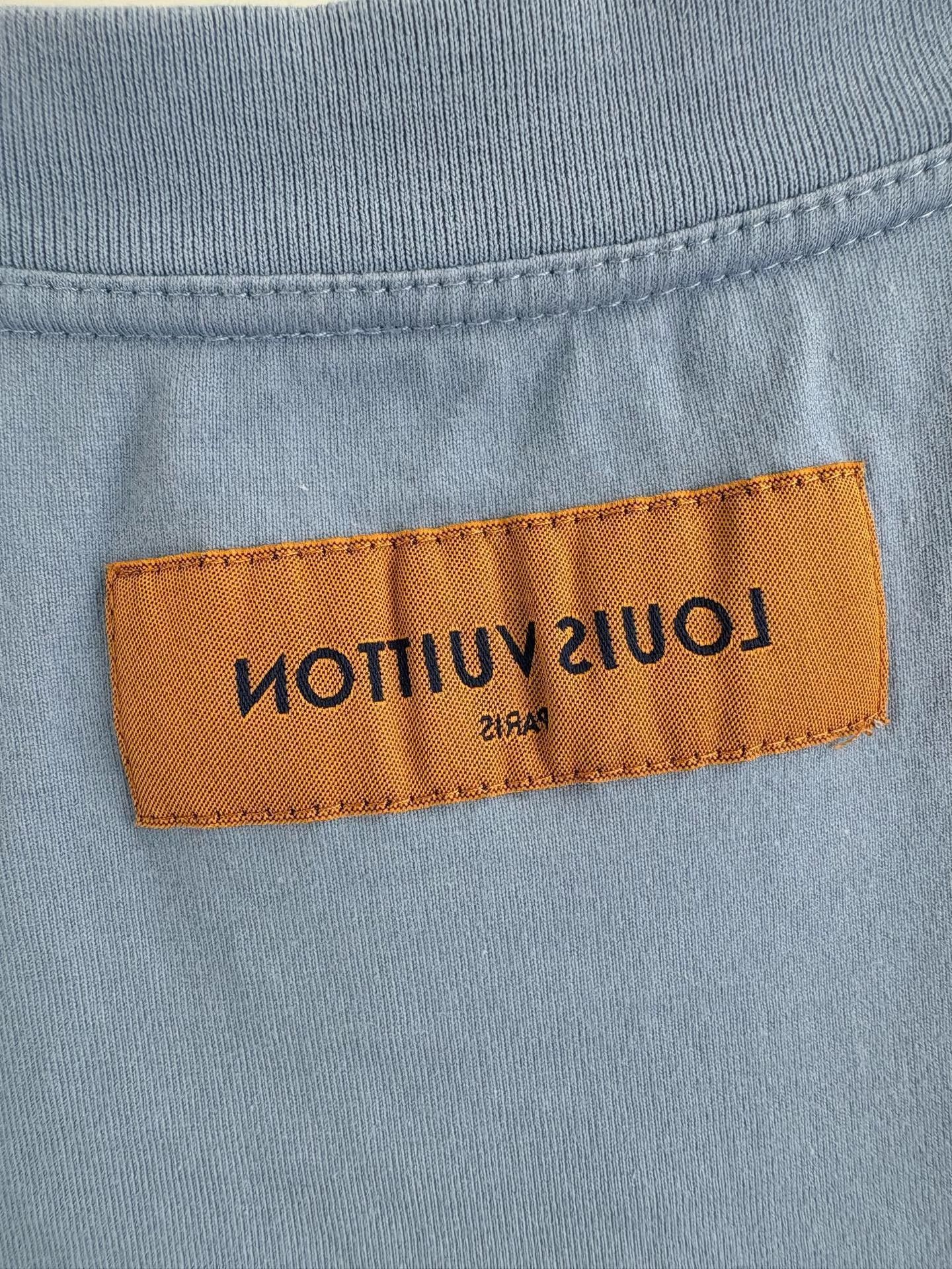 Louis Vuitton Louis Vuitton Embossed LV Logo T-Shirt Blue XL Size US XL / EU 56 / 4 - 5 Thumbnail