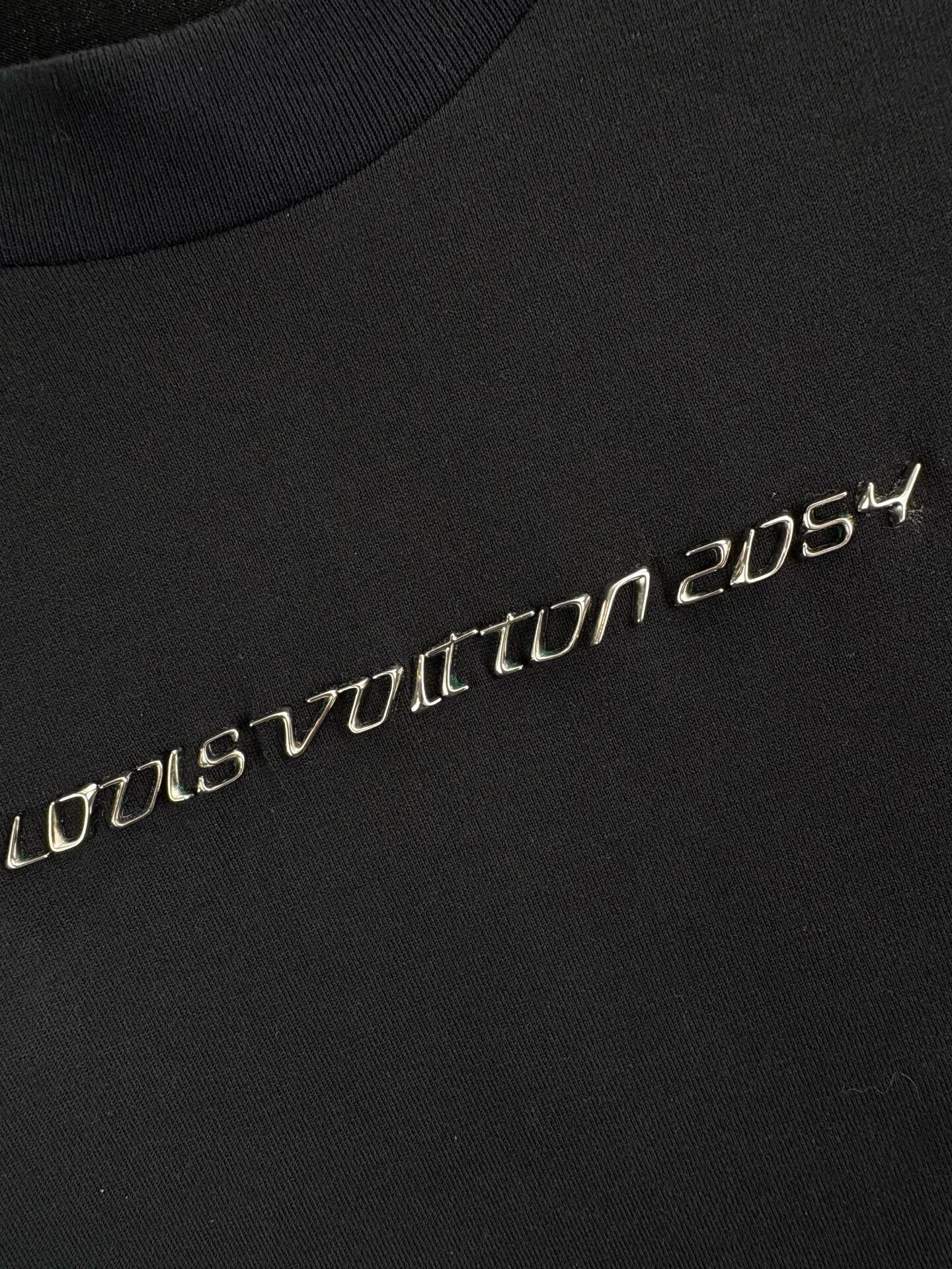 Louis Vuitton Louis Vuitton Metal Logo T-Shirt XXL Size US XXL / EU 58 / 5 - 4 Thumbnail