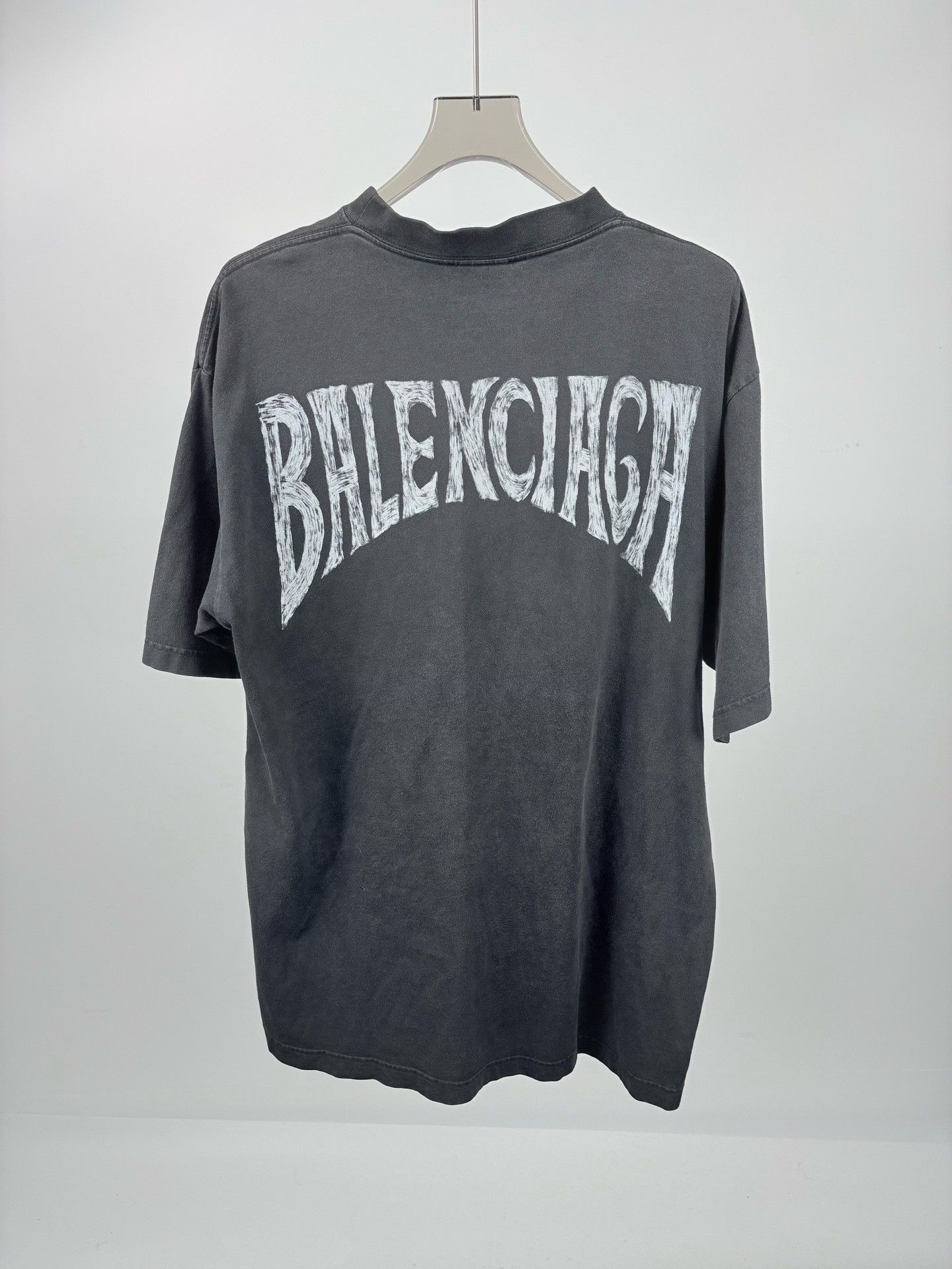 Balenciaga Balenciaga Back Letter Logo T-Shirt Size L Size US L / EU 52-54 / 3 - 2 Thumbnail
