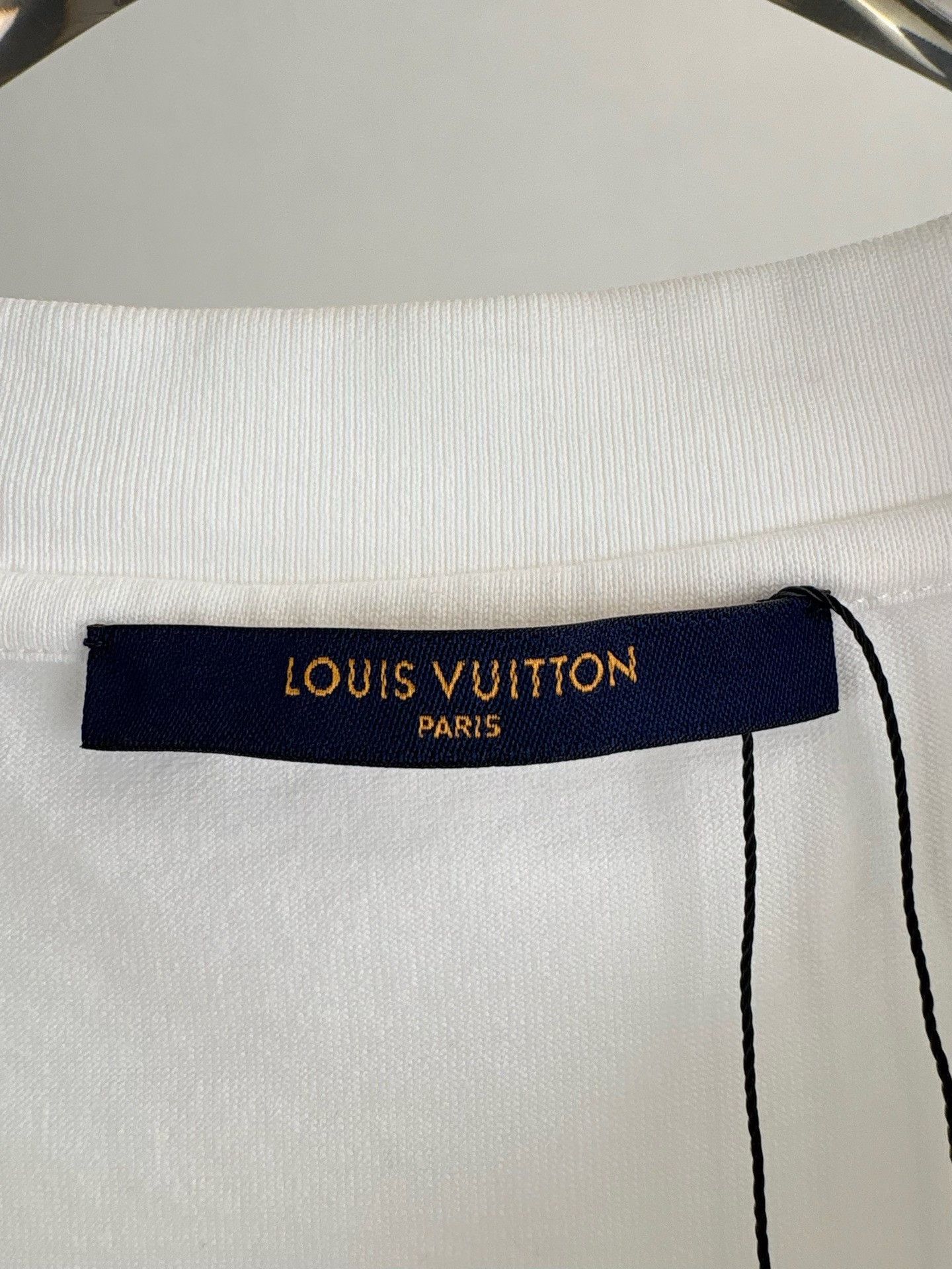 Louis Vuitton Louis Vuitton Graphic Print T-Shirt XL Size US XL / EU 56 / 4 - 5 Thumbnail