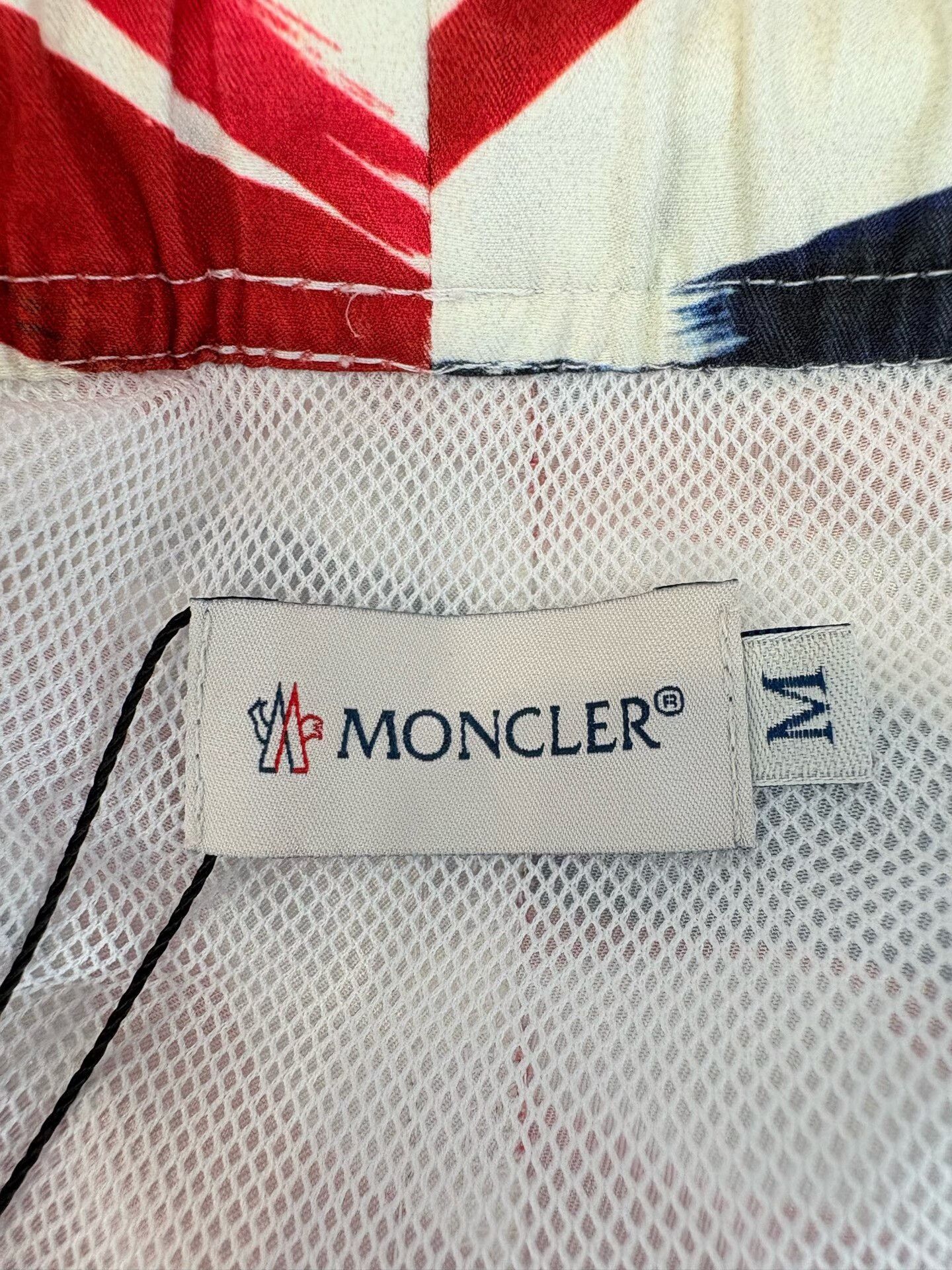 Moncler Moncler Graffiti Print Swim Shorts Size M Size US 32 / EU 48 - 5 Thumbnail