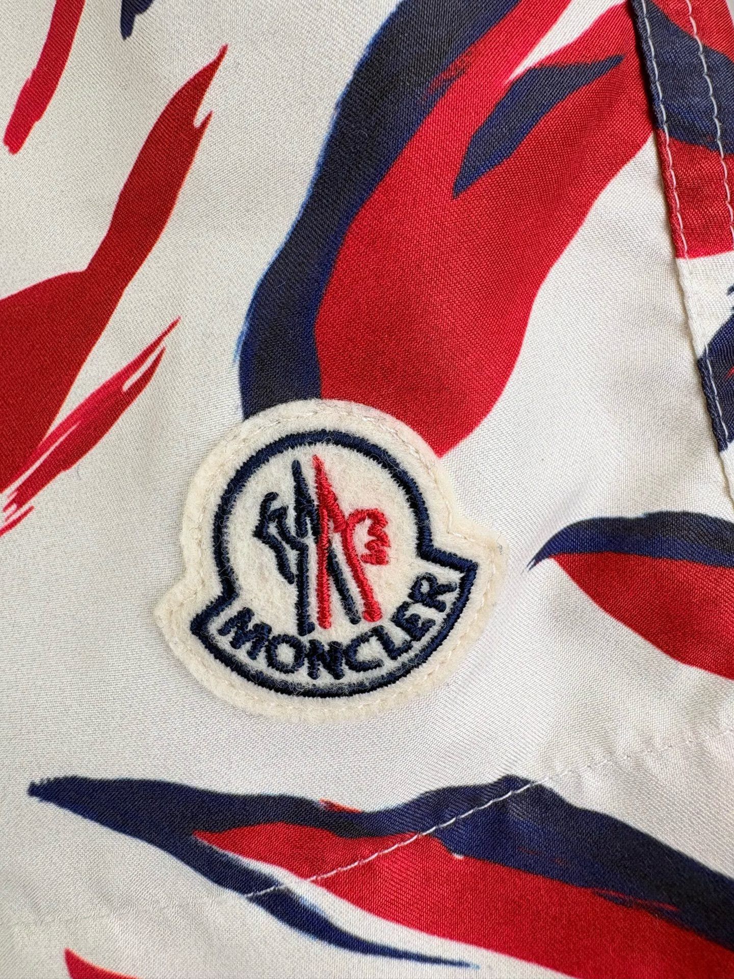 Moncler Moncler Graffiti Print Swim Shorts Size M Size US 32 / EU 48 - 4 Thumbnail
