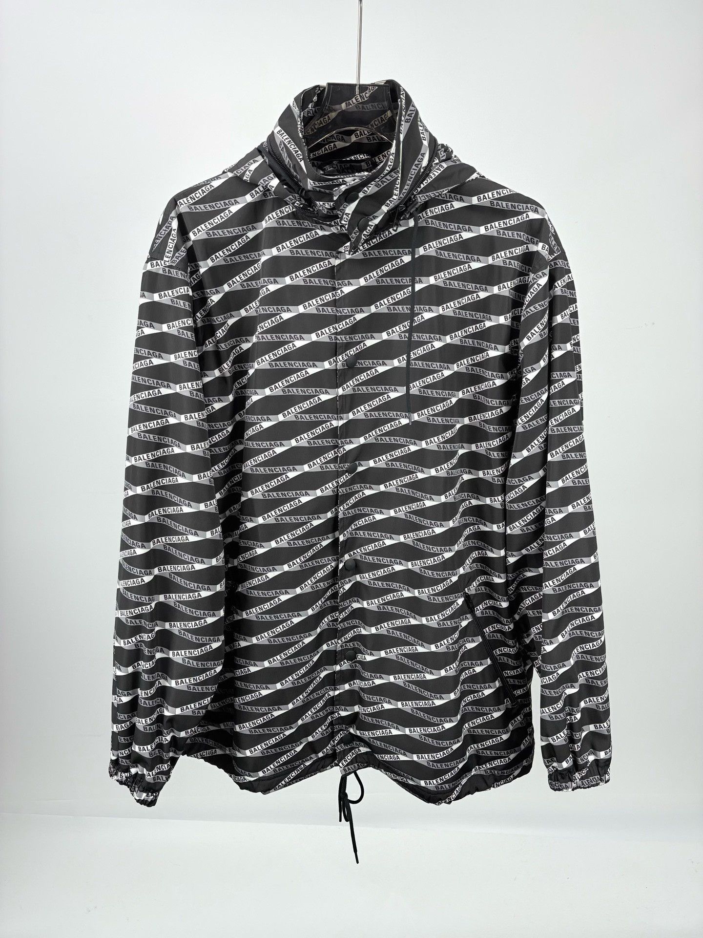 Balenciaga Balenciaga All Over Logo Windbreaker Jacket Size 44 Size US S / EU 44-46 / 1 - 2 Thumbnail