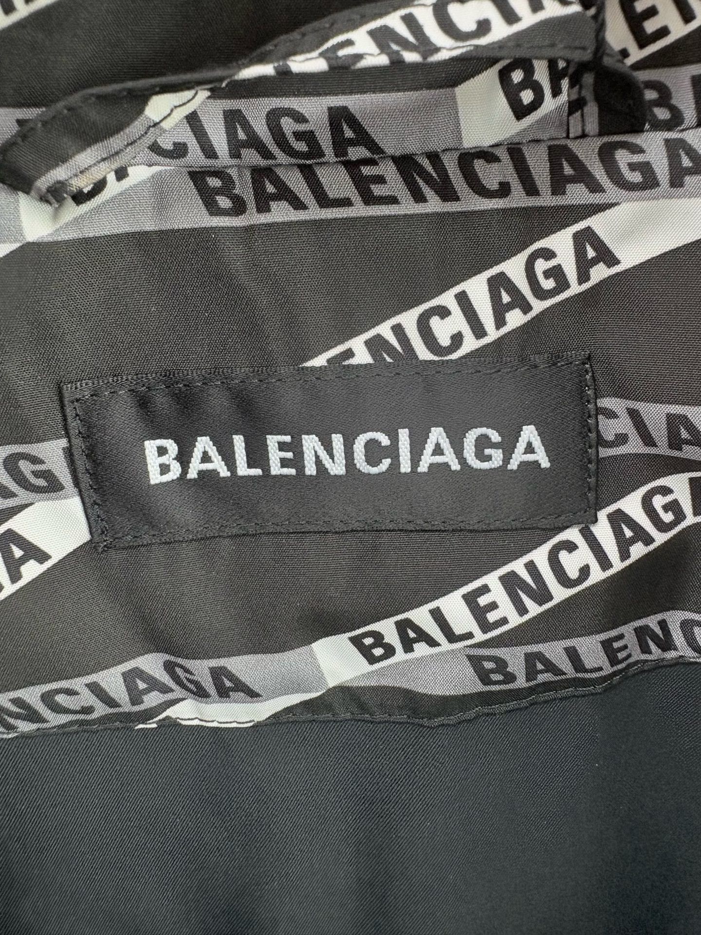 Balenciaga Balenciaga All Over Logo Windbreaker Jacket Size 44 Size US S / EU 44-46 / 1 - 4 Thumbnail