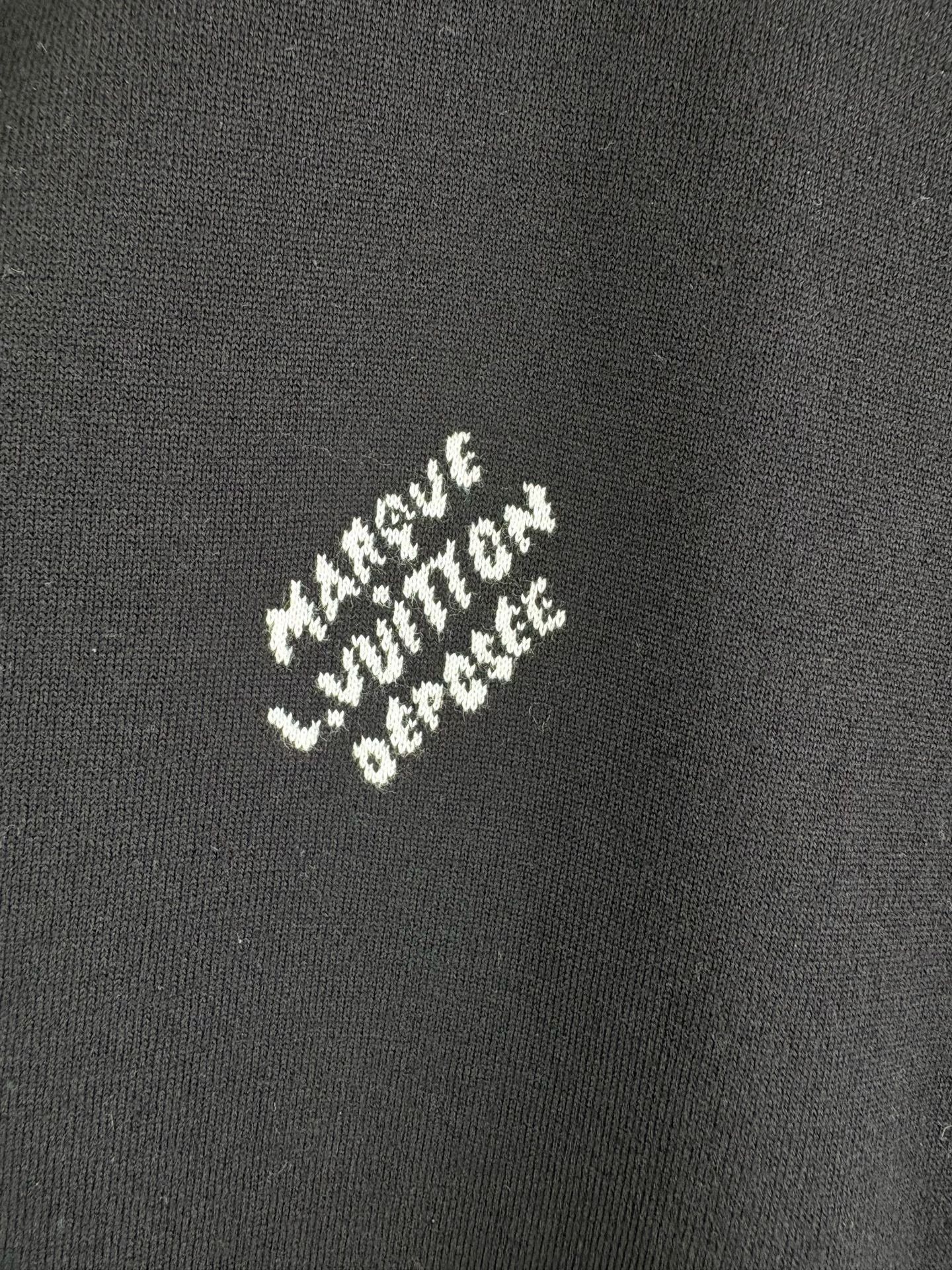Louis Vuitton Louis Vuitton Logo Cuff Knit T-Shirt XL Size US XL / EU 56 / 4 - 4 Thumbnail