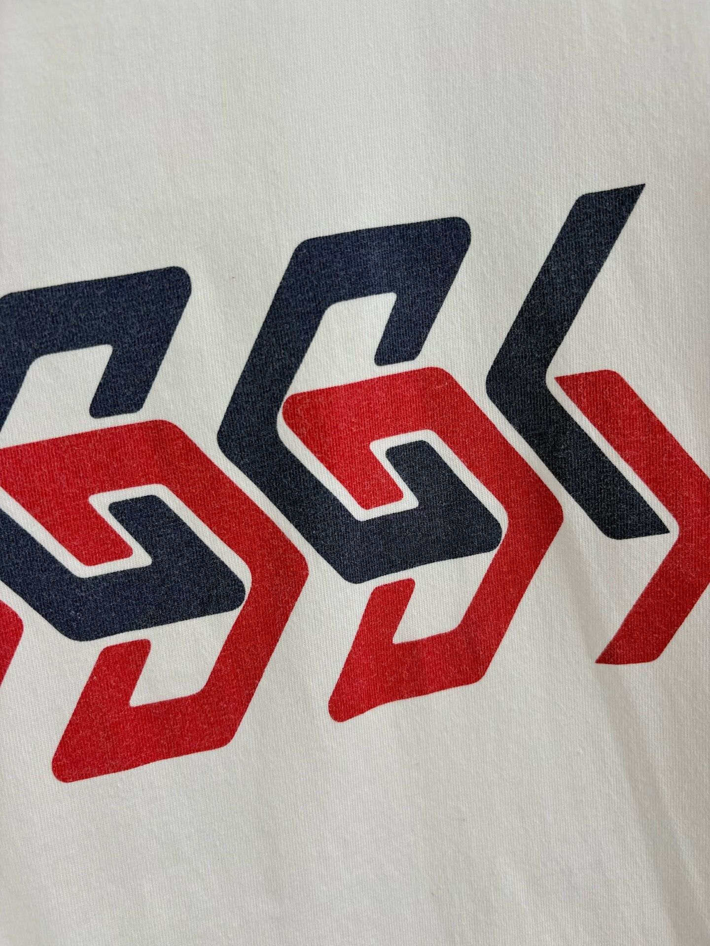 Gucci Gucci Mirror Logo Print T-Shirt L Size US L / EU 52-54 / 3 - 4 Thumbnail