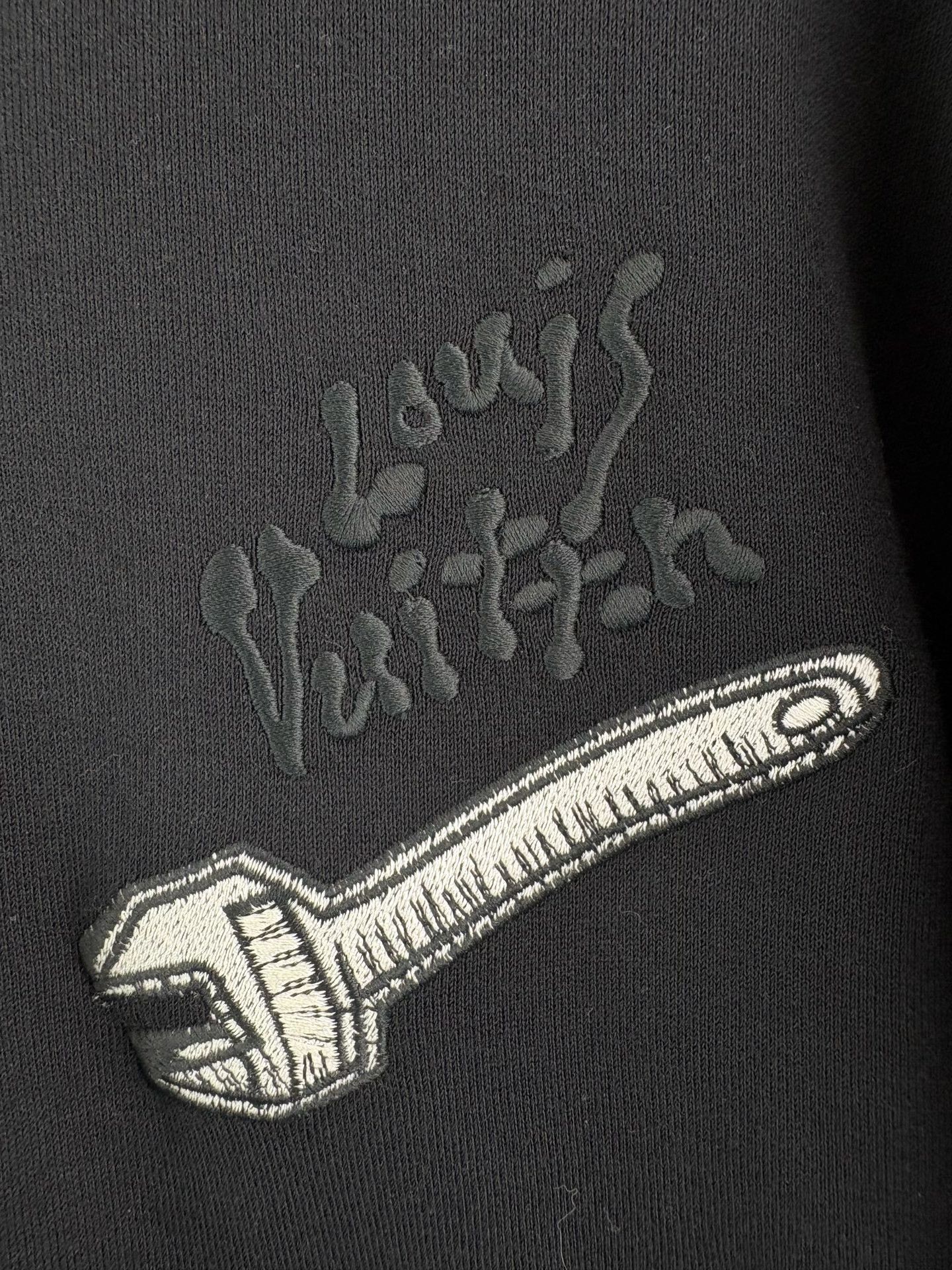 Louis Vuitton Louis Vuitton Tool Embroidery Hoodie XL Size US XL / EU 56 / 4 - 4 Thumbnail
