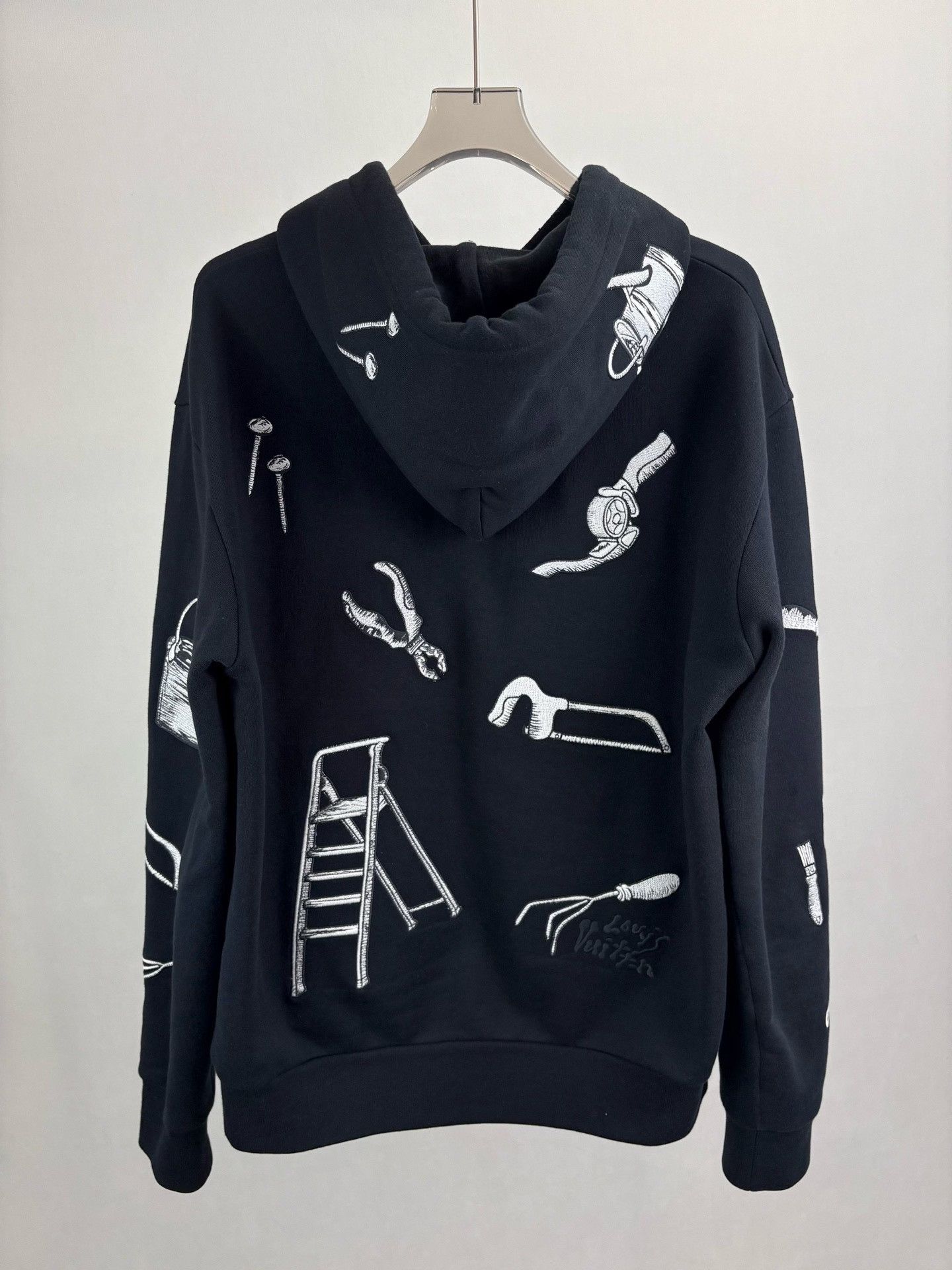 Louis Vuitton Louis Vuitton Tool Embroidery Hoodie XL Size US XL / EU 56 / 4 - 3 Thumbnail