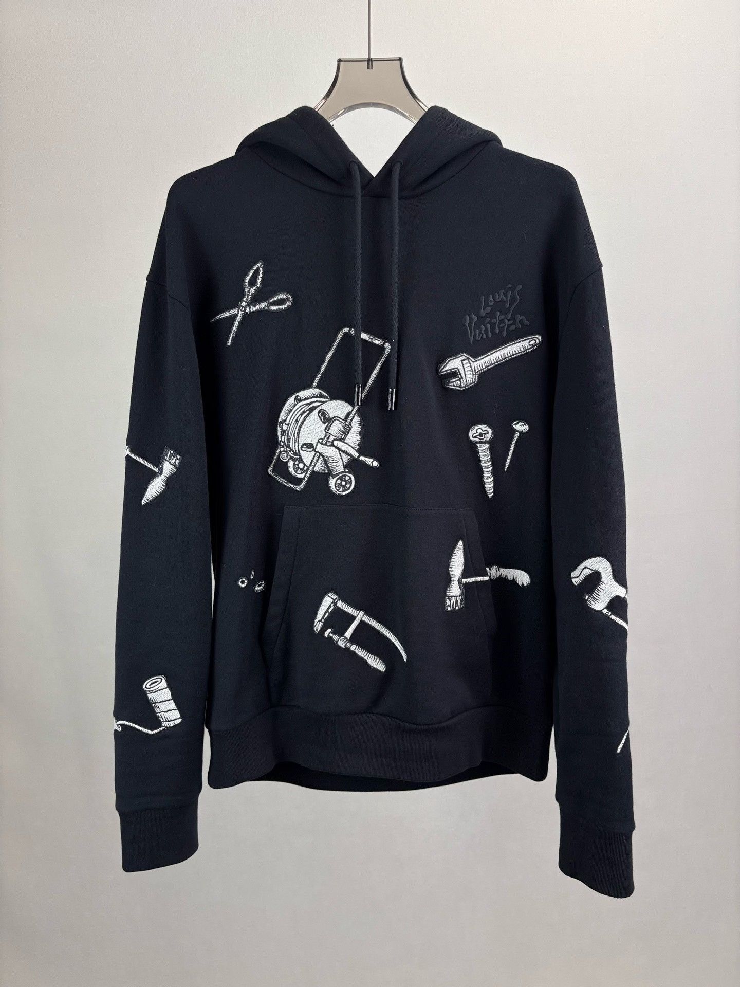 Louis Vuitton Louis Vuitton Tool Embroidery Hoodie XL Size US XL / EU 56 / 4 - 2 Thumbnail