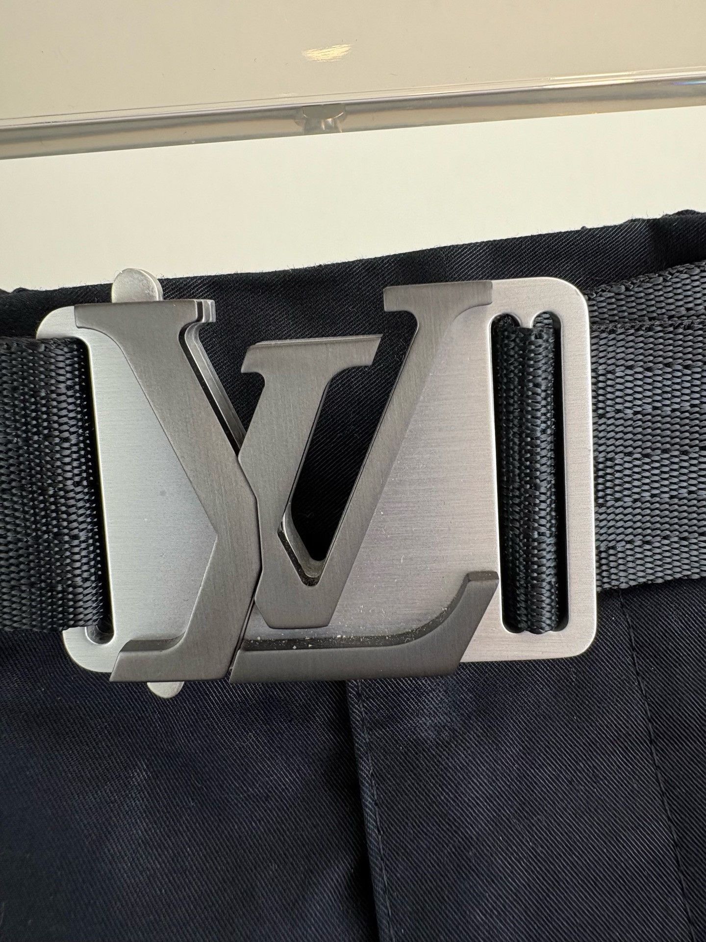 Louis Vuitton Louis Vuitton LV Buckle Shorts Size 56 Size US 40 / EU 56 - 4 Thumbnail