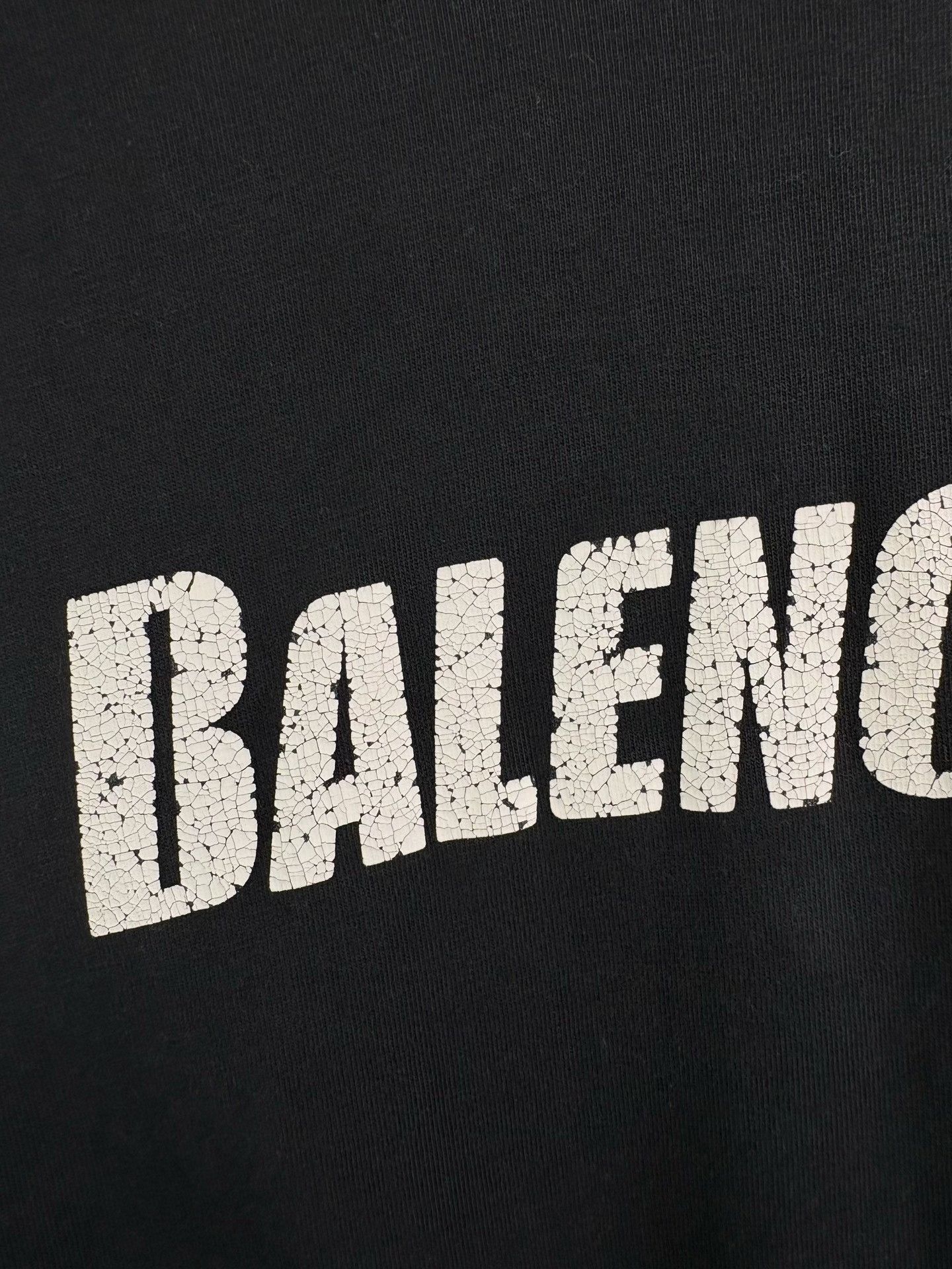 Balenciaga Balenciaga Cracked Logo Distressed T-Shirt XS Size US XS / EU 42 / 0 - 4 Thumbnail