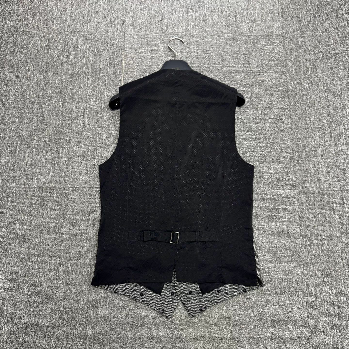 Dolce & Gabbana Dolce & Gabbana Herringbone Wool Vest Size 36R Size US S / EU 44-46 / 1 - 6 Thumbnail