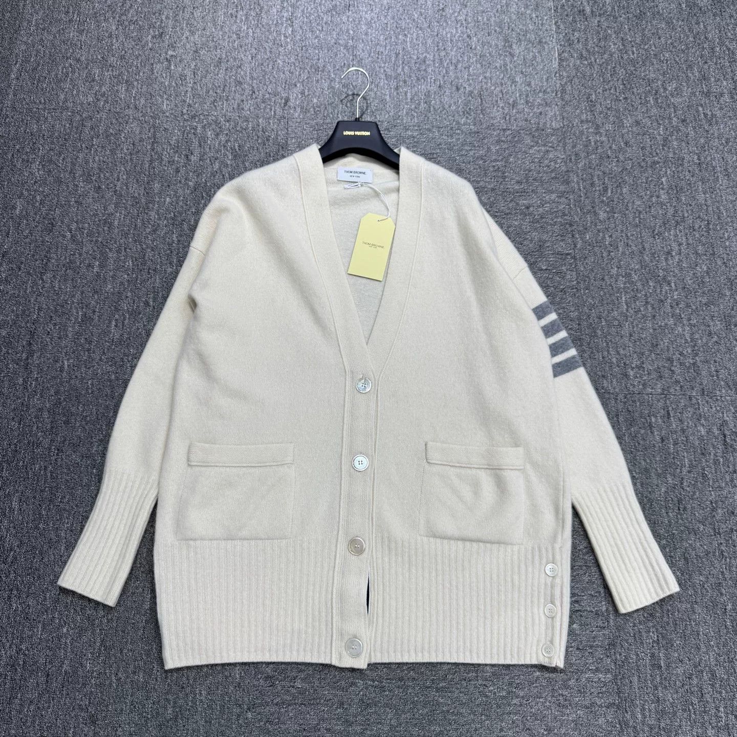 Thom Browne Thom Browne 4-Bar Wool Cashmere Cardigan IT 36 Size XS / US 0-2 / IT 36-38 - 2 Thumbnail