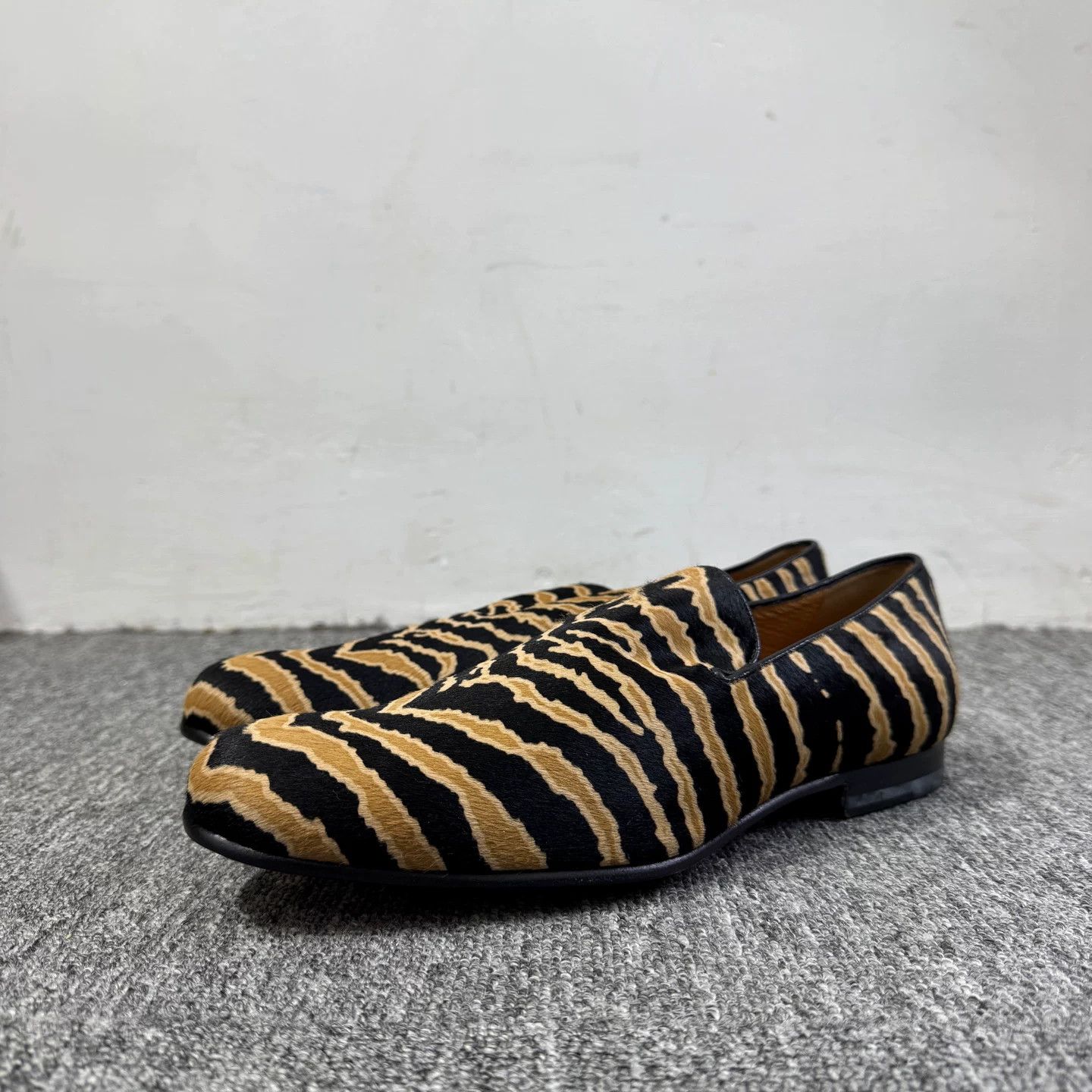 Gucci Gucci Tiger Print Pony Hair Loafers US 6.5 Size US 6.5 / EU 39-40 - 2 Thumbnail