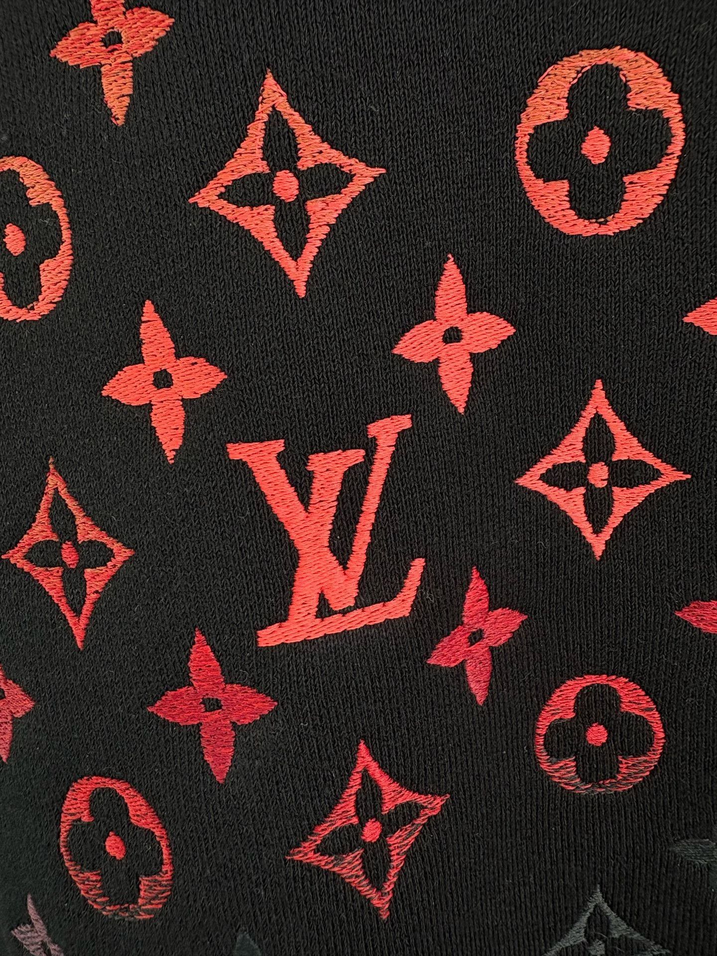 Louis Vuitton Louis Vuitton Gradient Monogram Sweatshirt XL Size US XL / EU 56 / 4 - 4 Thumbnail