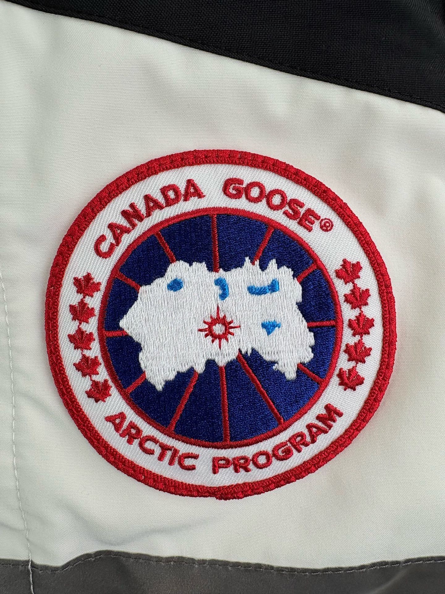 Canada Goose Canada Goose Colorblock Down Vest Size M Size US M / EU 48-50 / 2 - 4 Thumbnail