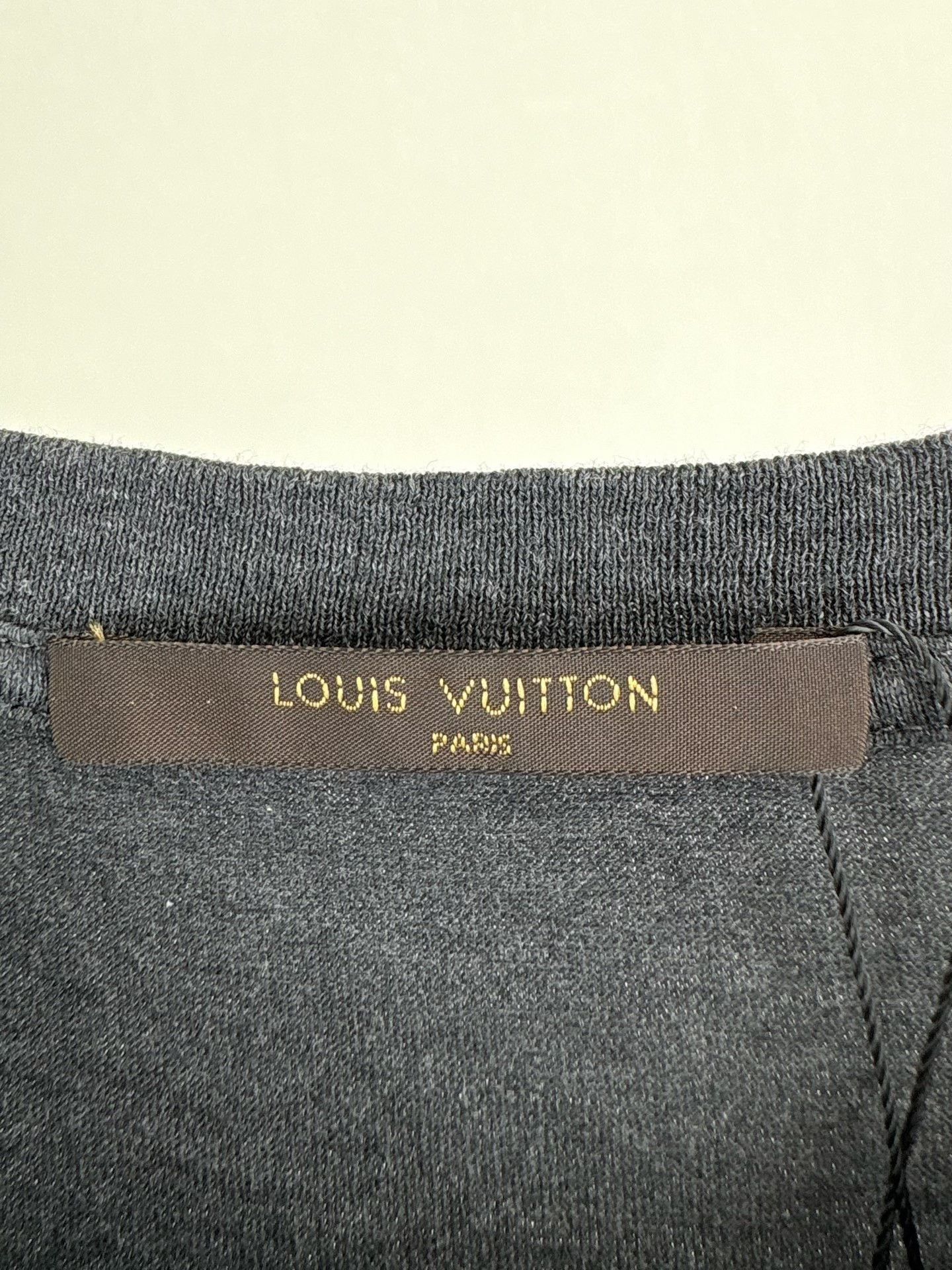 Louis Vuitton Louis Vuitton Embroidered Logo T-Shirt XL Size US XL / EU 56 / 4 - 5 Thumbnail