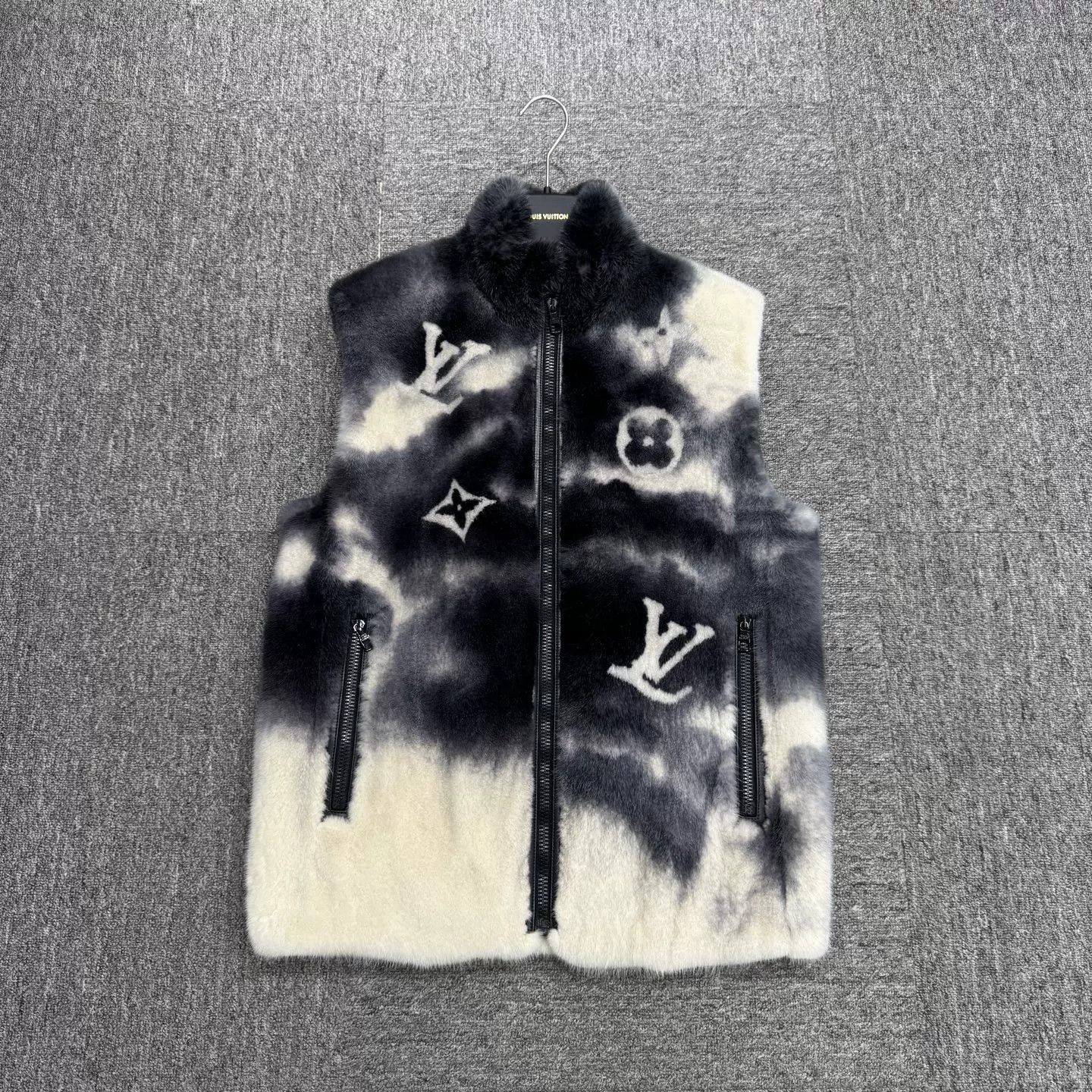 Louis Vuitton Louis Vuitton Monogram Mink Fur Vest Size 44 Size US S / EU 44-46 / 1 - 2 Thumbnail