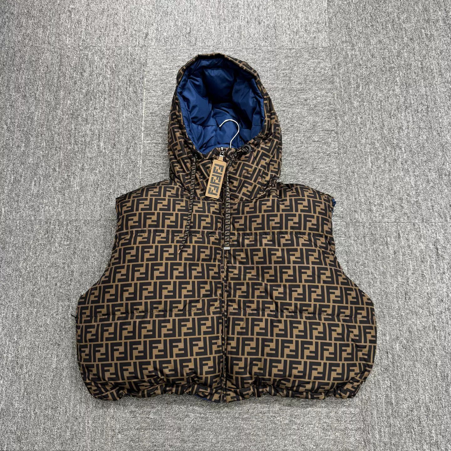 Fendi Fendi FF Monogram Reversible Puffer Vest M Size US M / EU 48-50 / 2 - 2 Thumbnail