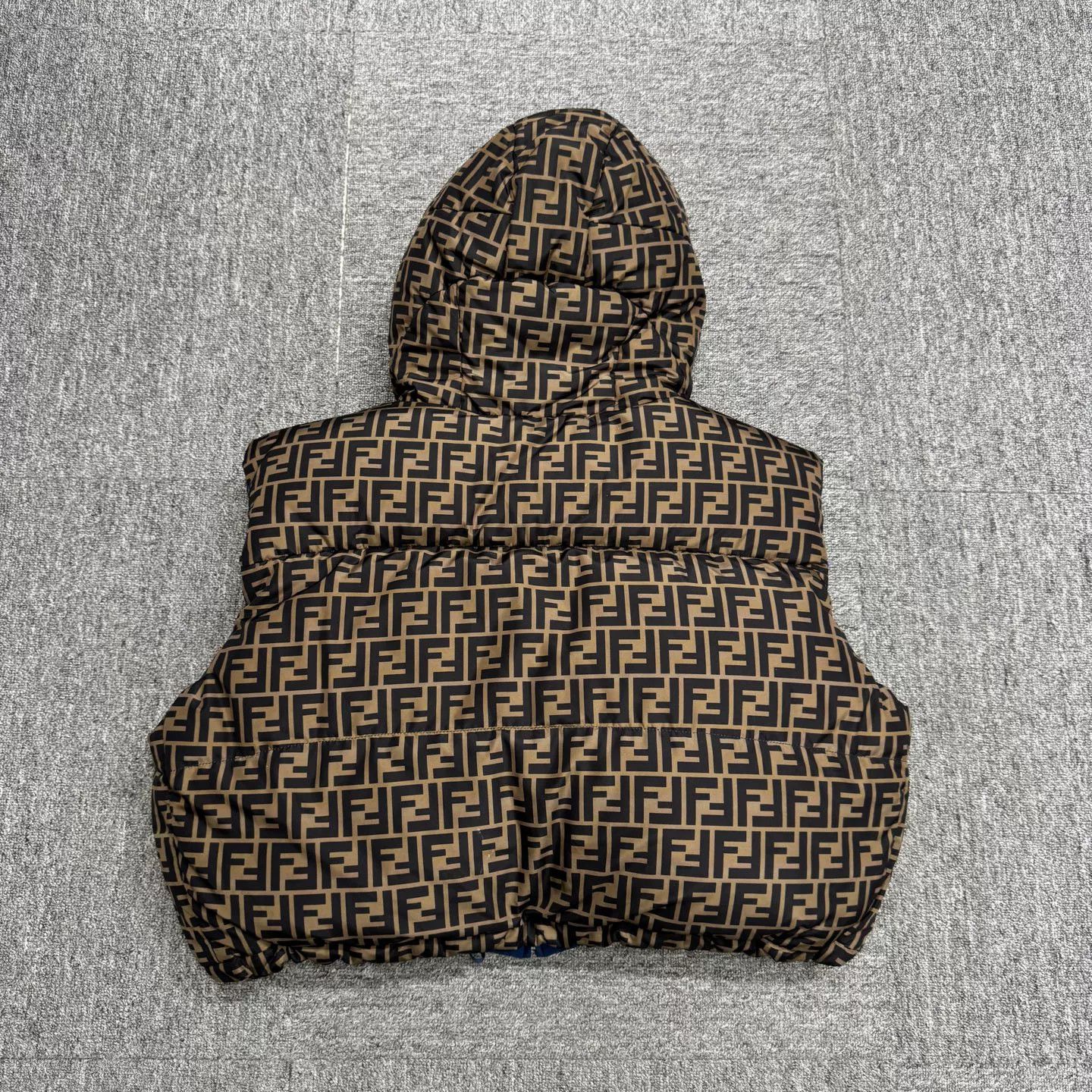 Fendi Fendi FF Monogram Reversible Puffer Vest M Size US M / EU 48-50 / 2 - 3 Thumbnail