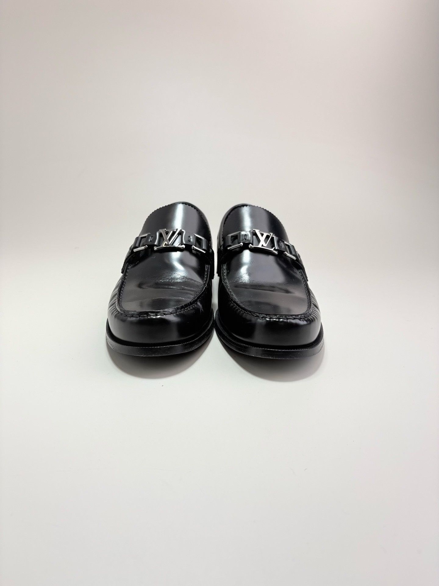 Louis Vuitton Louis Vuitton Metal Logo Leather Loafers Size 9 Size US 10 / EU 43 - 3 Thumbnail