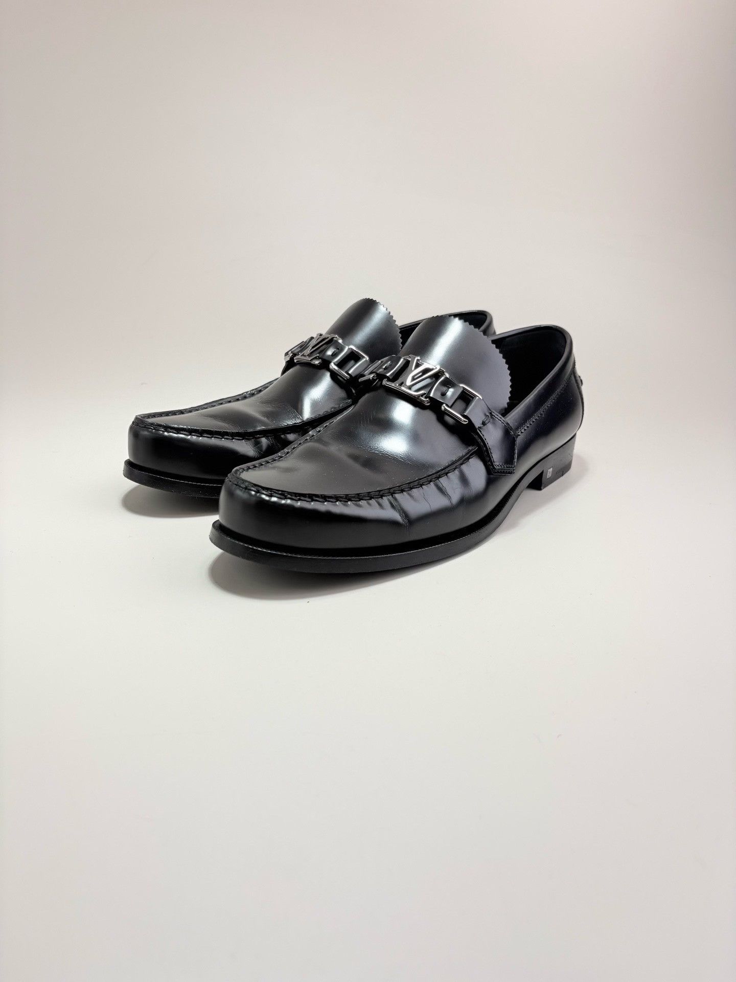 Louis Vuitton Louis Vuitton Metal Logo Leather Loafers Size 9 Size US 10 / EU 43 - 2 Thumbnail