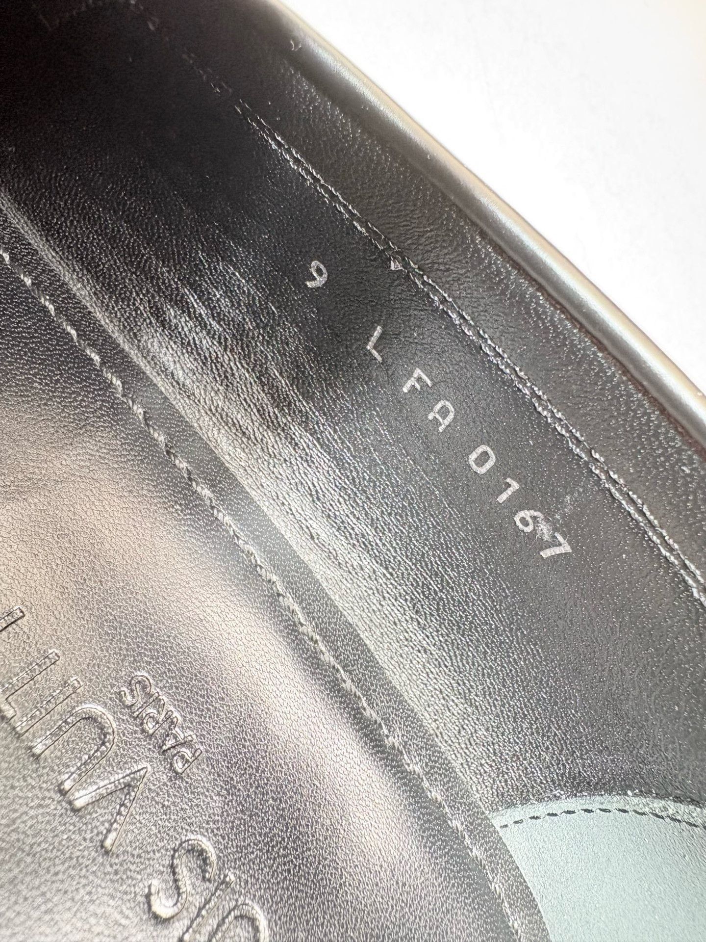 Louis Vuitton Louis Vuitton Metal Logo Leather Loafers Size 9 Size US 10 / EU 43 - 8 Thumbnail