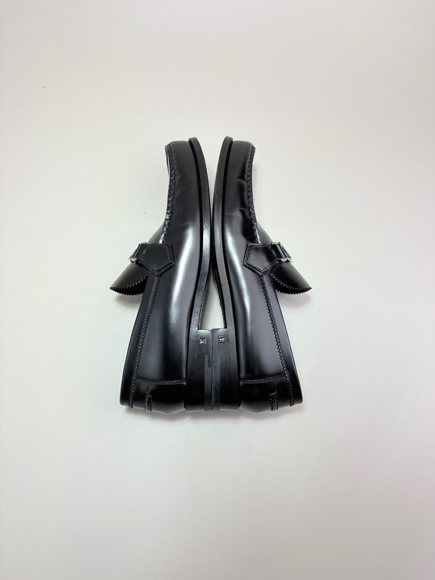 Louis Vuitton Louis Vuitton Metal Logo Leather Loafers Size 9 Size US 10 / EU 43 - 5 Thumbnail
