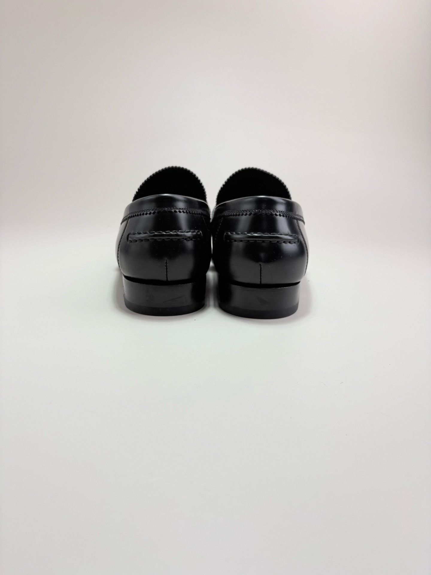Louis Vuitton Louis Vuitton Metal Logo Leather Loafers Size 9 Size US 10 / EU 43 - 4 Thumbnail