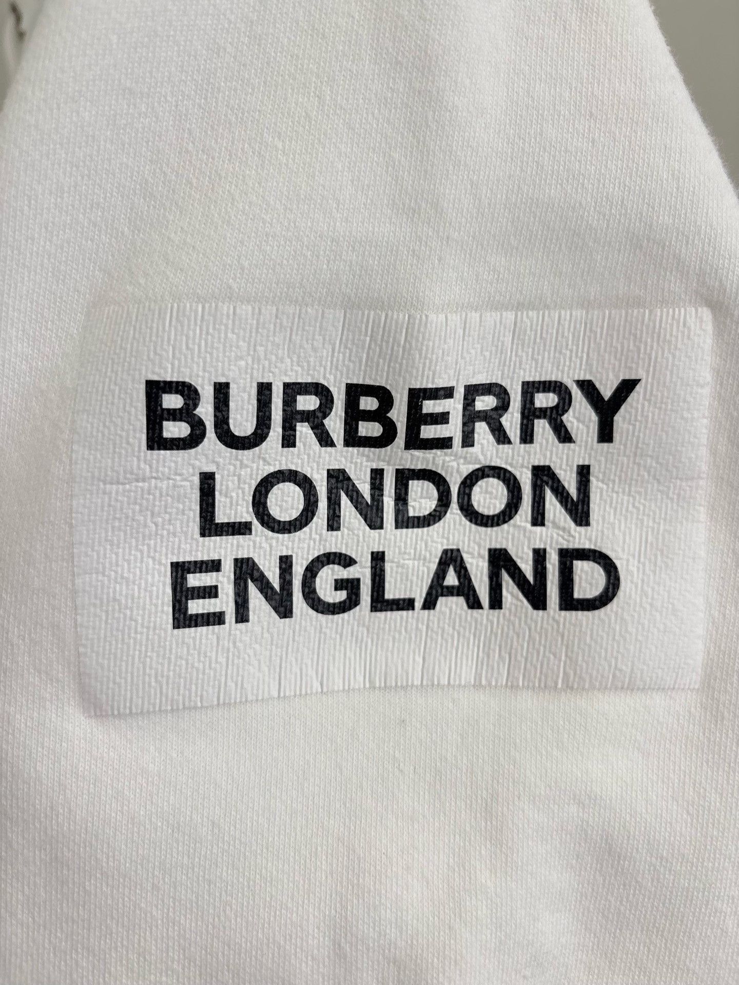 Burberry Burberry Unicorn Graphic Hoodie White Size L Size US L / EU 52-54 / 3 - 4 Thumbnail